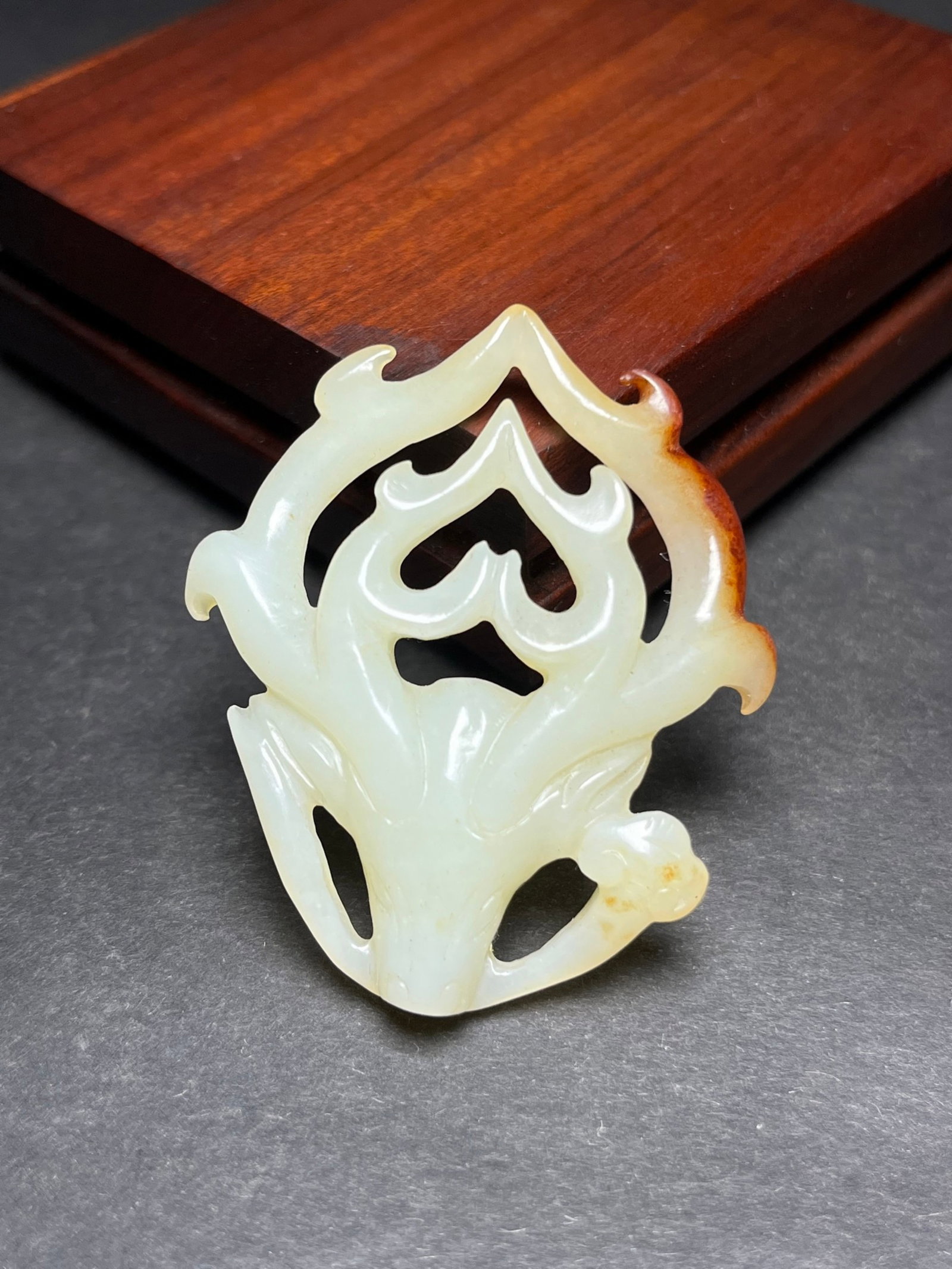 An Exquisite White Jade Deer-head Pendant (1 of 7)