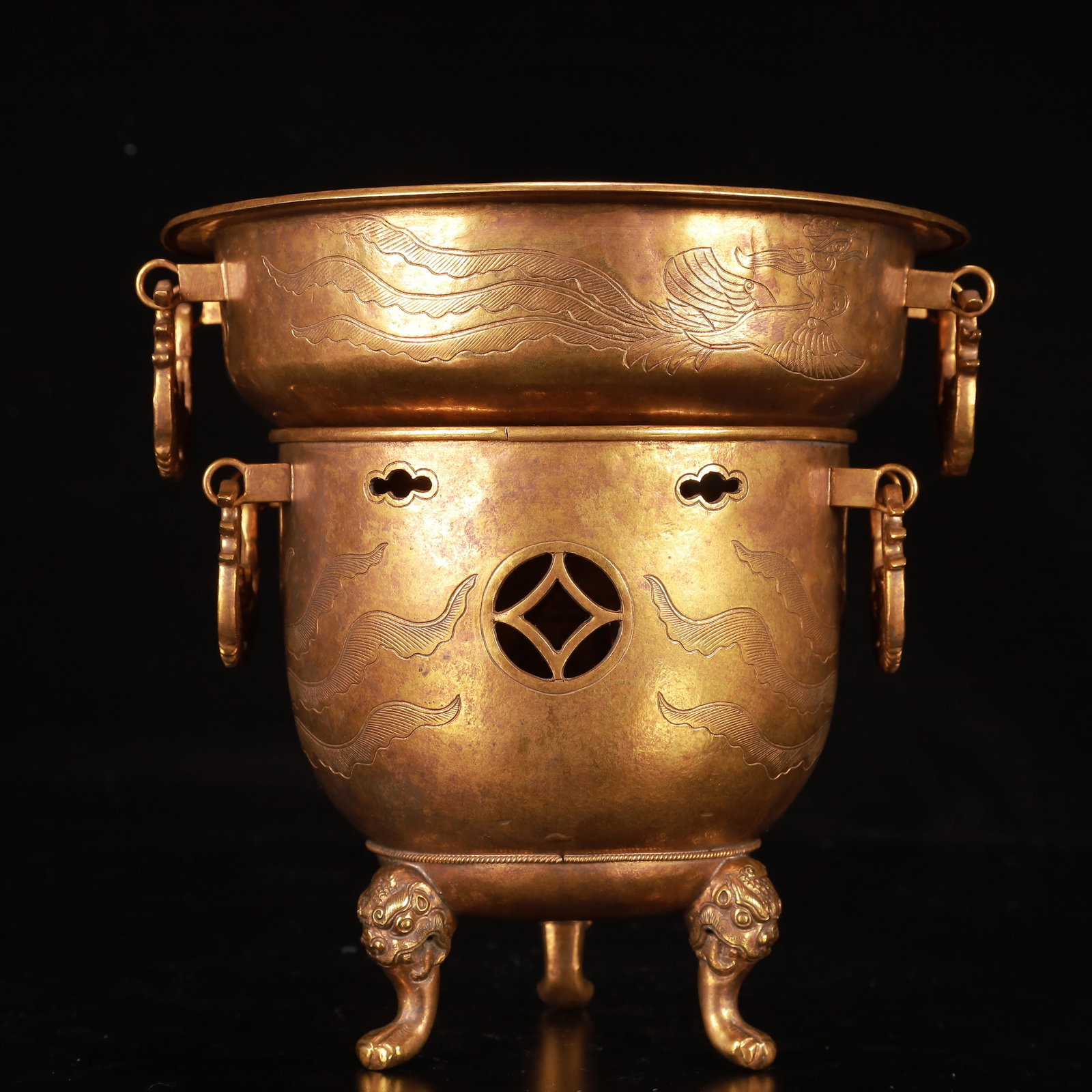 An Exquisite Gilt Bronze Phoenix Pattern Stove: An Exquisite Gilt Bronze Phoenix Pattern Stove,Tang Dynasty, China,Zhengde Mark,Size:7.9inx7.9in,Weight:1150g 铜鎏金凤纹炉子,中国唐代,