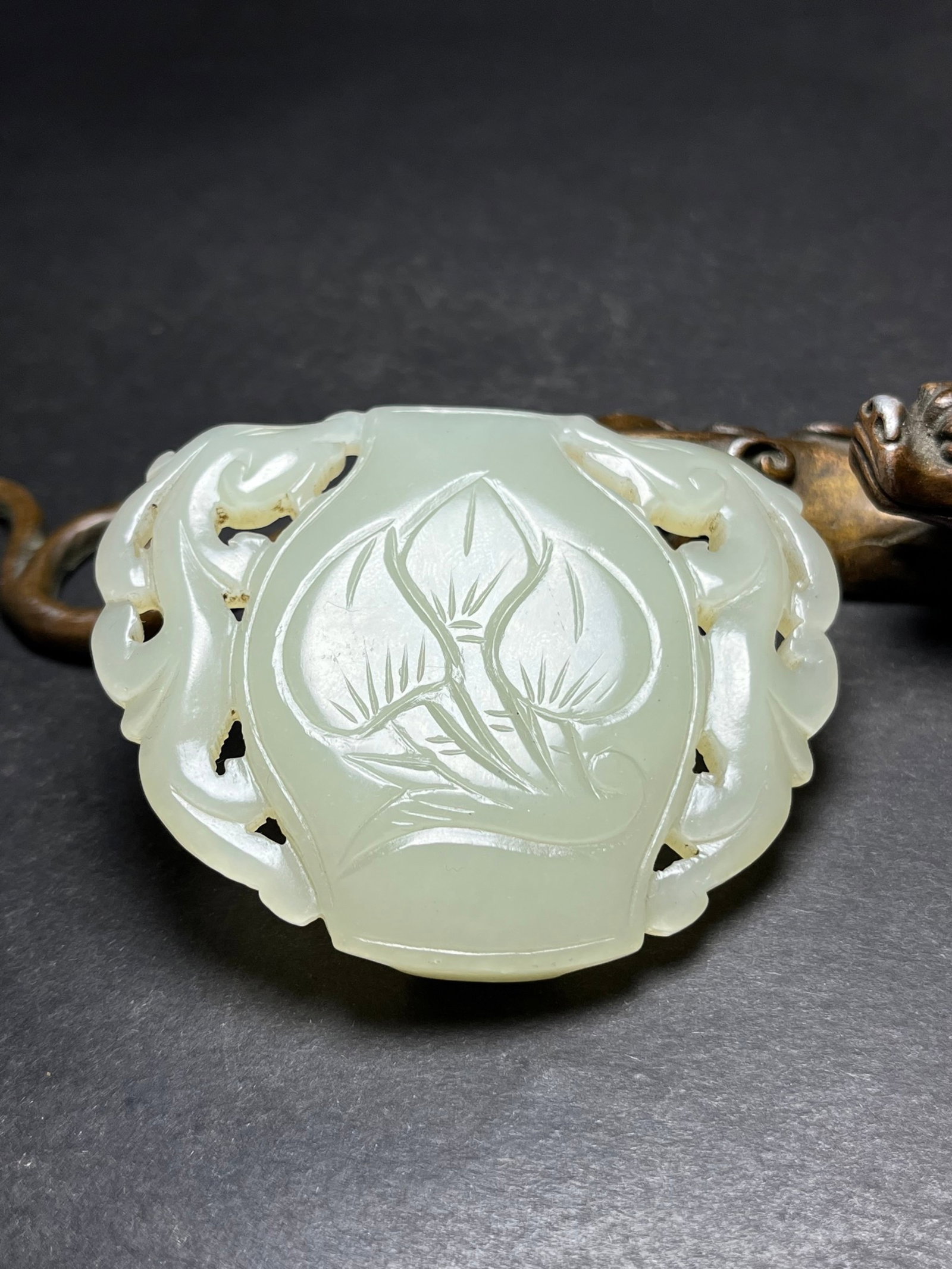 An Exquisite White Jade Dragon Pattern Pendant: An Exquisite White Jade Dragon Pattern Pendant,Qing Dynasty,China,Size:72mmx14mmx70mm,Weight:53g 白玉龙纹挂件,中国清代