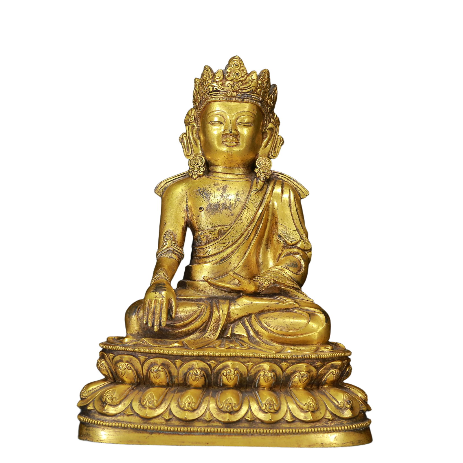A Solemn Gilt Bronze Statue of Sakyamuni: A Solemn Gilt Bronze Statue of Sakyamuni,Qing Dynasty, China,Size:7.1inx4.7inx10.6in,Weight:3515g 铜鎏金大日如来像，清代