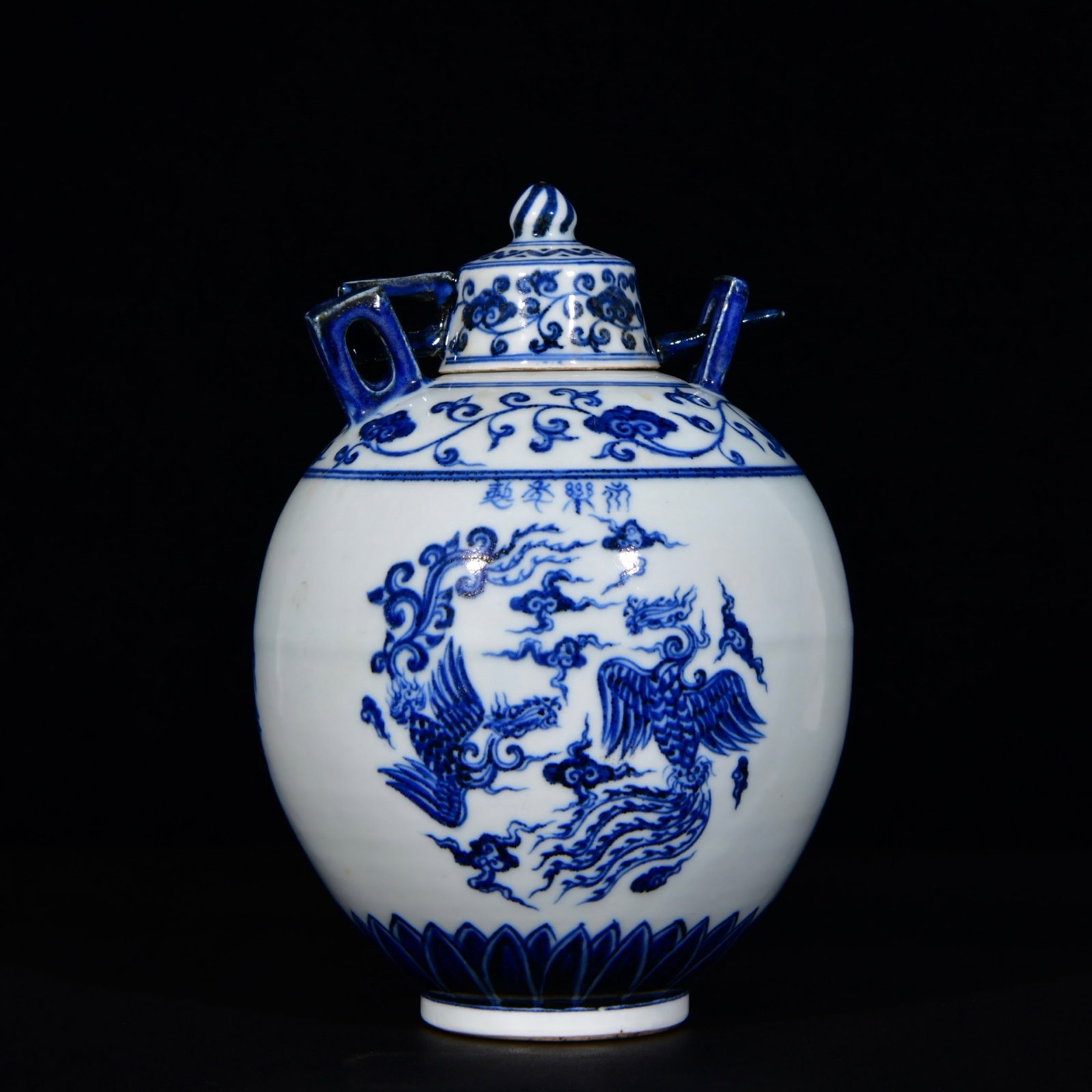 An Exquisite Blue and White Auspicious Cloud and Phoenix Pattern Cover Jar: An Exquisite Blue and White Auspicious Cloud and Phoenix Pattern Cover Jar,Ming Dynasty,China,Yongle Four-character Mark,Size:8.3inx6.3in 青花祥云凤纹盖಻