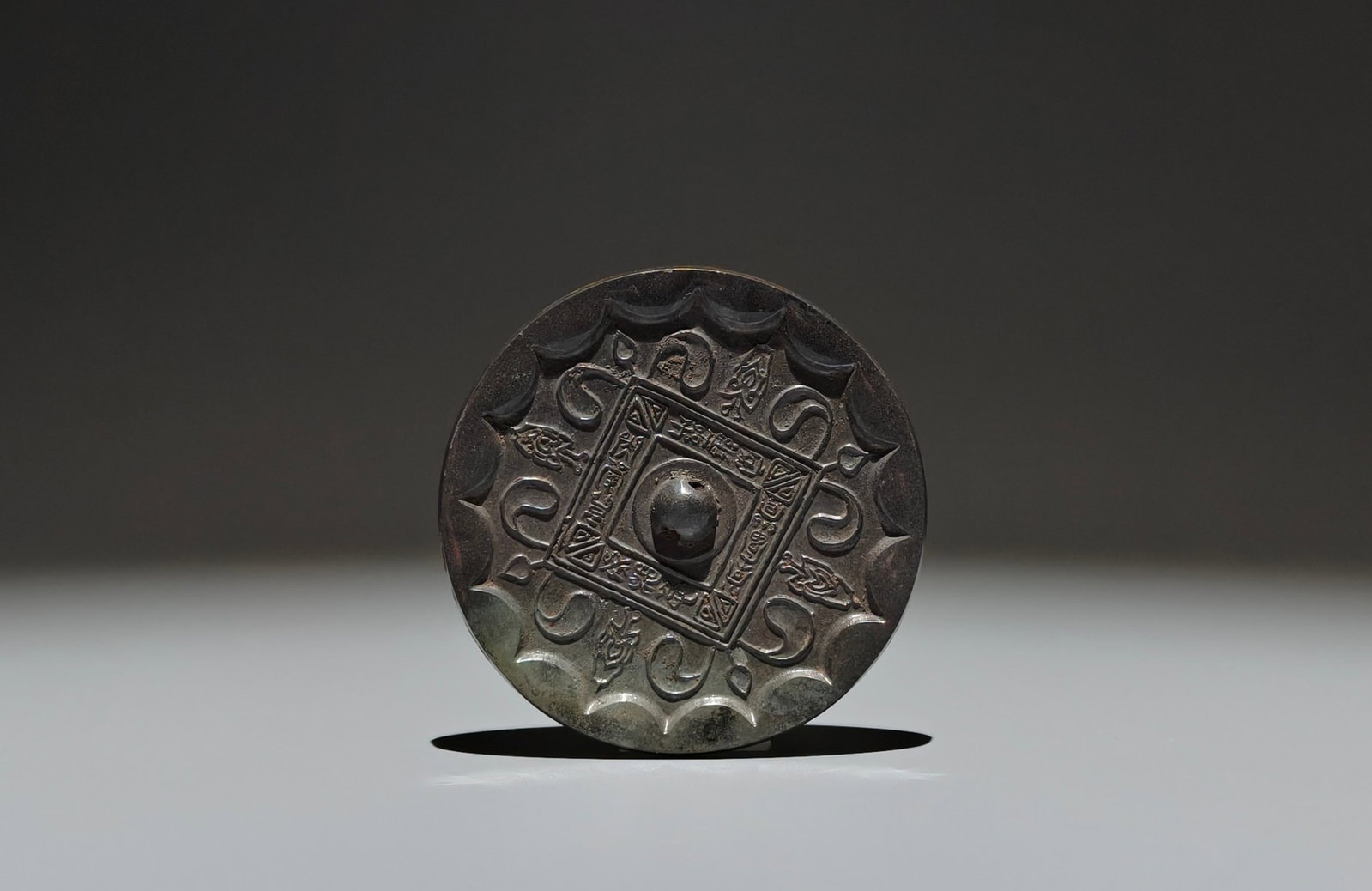 An Archaic Bronze Leaf Pattern Mirror: An Archaic Bronze Leaf Pattern Mirror,Han Dynasty,China,Size:3.7in 青铜树叶纹镜子,中国汉代