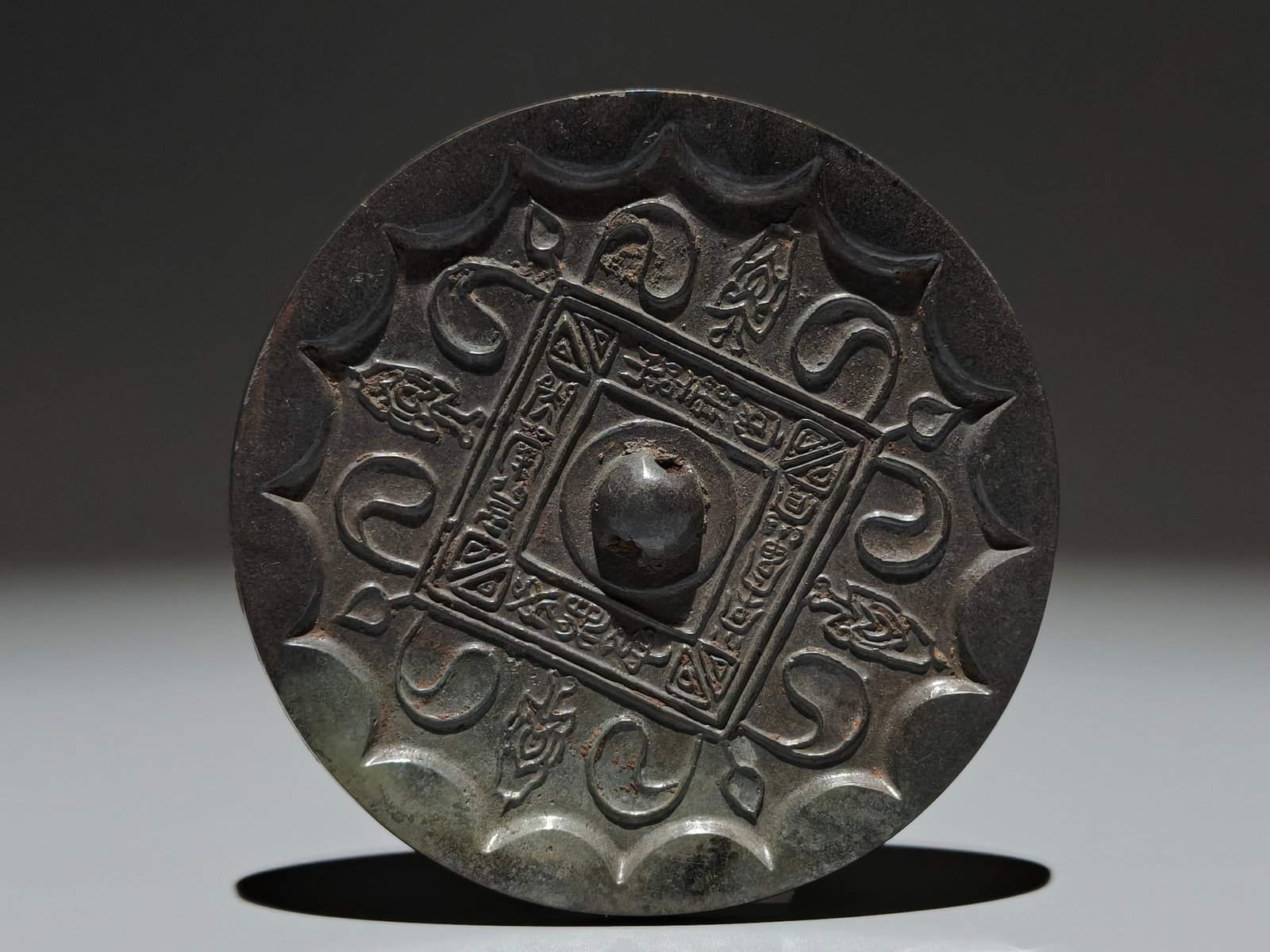 An Archaic Bronze Leaf Pattern Mirror - 2
