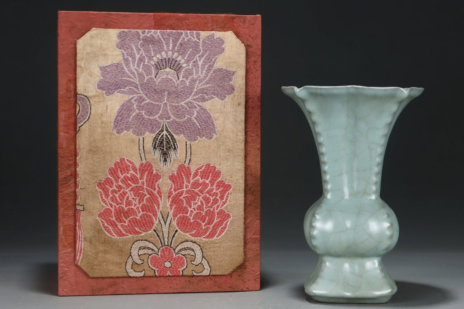 An Exquisite Guan yao Celadon Glazed Vase,with an Imperial Poem by Emperor Qianlong: An Exquisite Guan yao Celadon Glazed Vase,with an Imperial Poem by Emperor Qianlong,Song Dynasty,China,Size:9.4inx6.2in 官窑粉青釉瓶,带乾隆御
