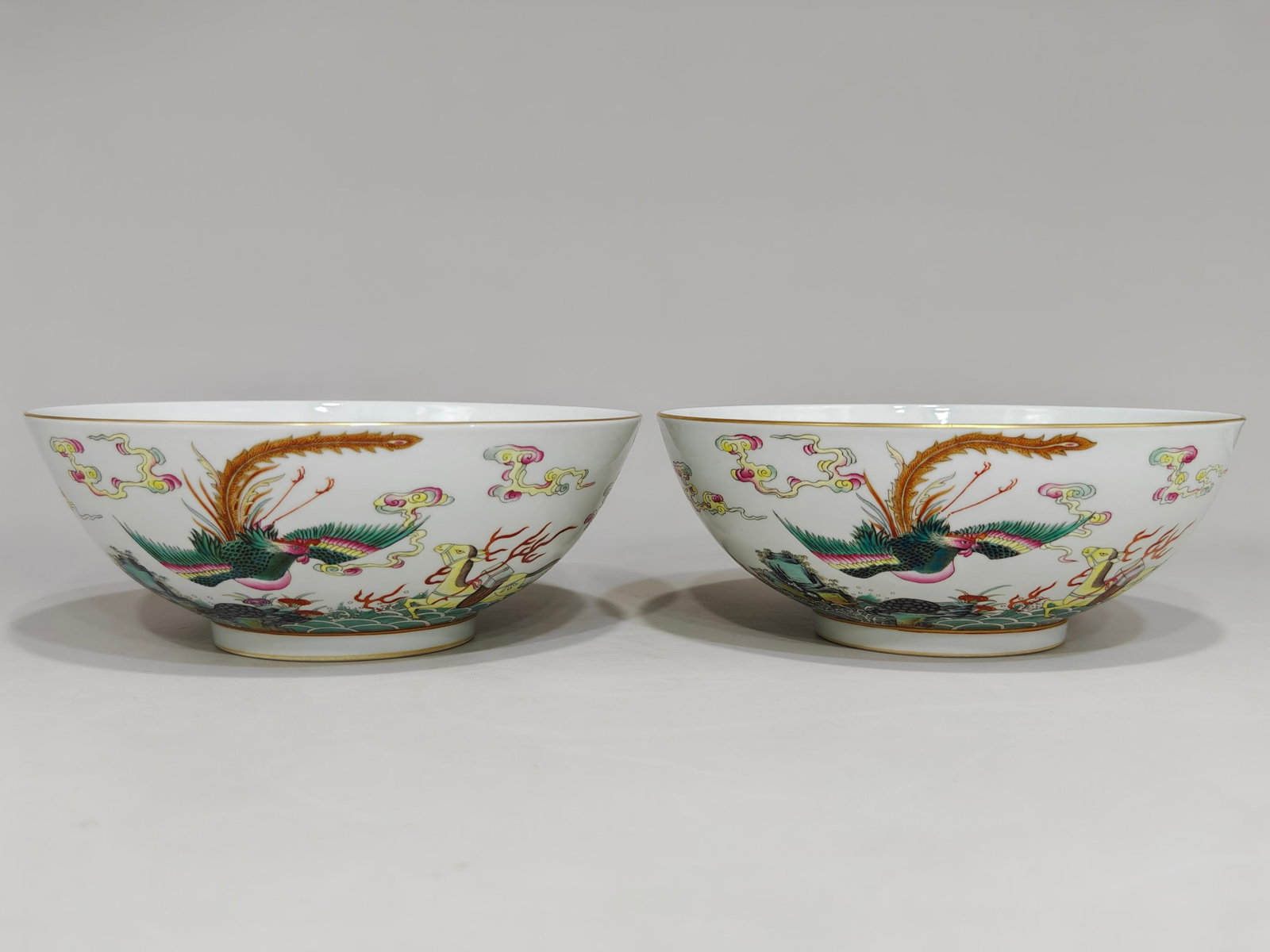 A Pair of Exquisite Famille-Rose Painted Gold Auspicious Cloud and Phoenix Pattern Bowls: A Pair of Exquisite Famille-Rose Painted Gold Auspicious Cloud and Phoenix Pattern Bowls,Qing Dynasty,China,Jiaqing Six-character Mark,Size:3.5inx8.7in 一对粉彩描金