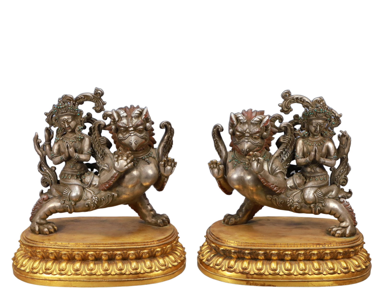 A Pair of SolemnInlaid Gems Gilt Bronze Statue of Avalokitesvaras: A Pair of SolemnInlaid Gems Gilt Bronze Statue of Avalokitesvaras,Ming Dynasty, China,Size:15.7inx9.4inx16.5in Weight:43200g 一对铜鎏金嵌宝石观