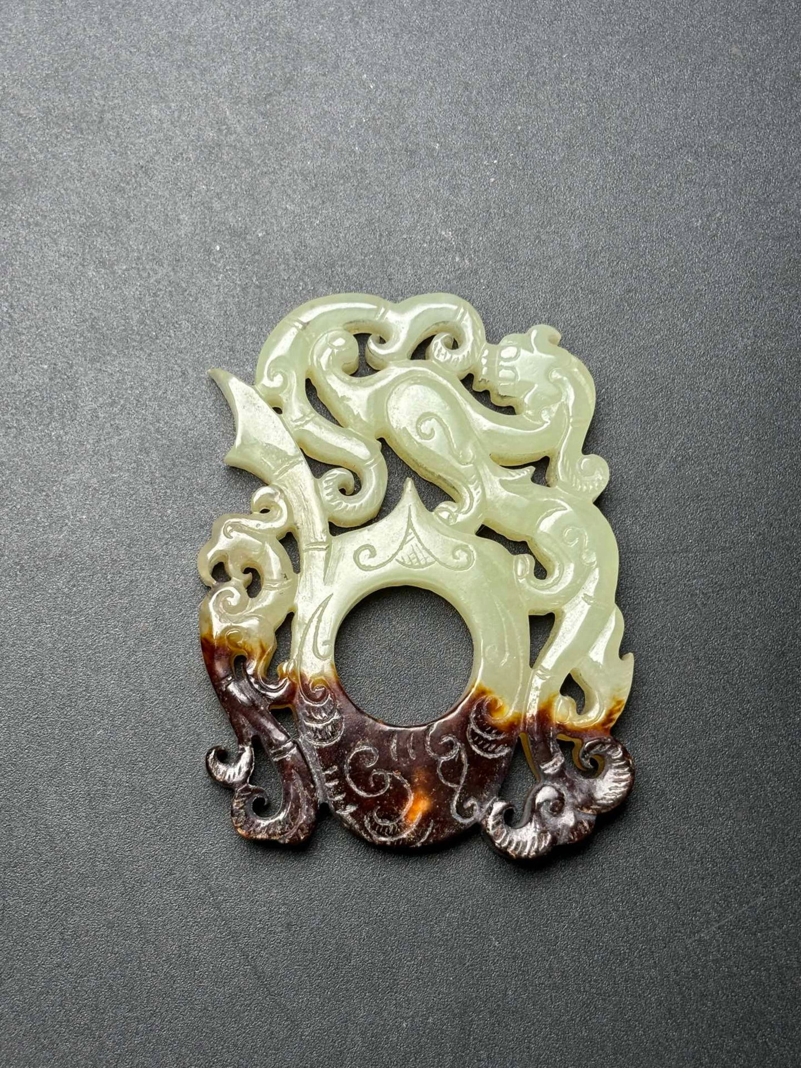 An Exquisite White Jade Dragon and Phoenix Pattern Pendant: An Exquisite White Jade Dragon and Phoenix Pattern Pendant,Qing Dynasty,China,Size:65mmx48mmx6mm,Weight:34g 白玉龙凤纹挂件,中国清代