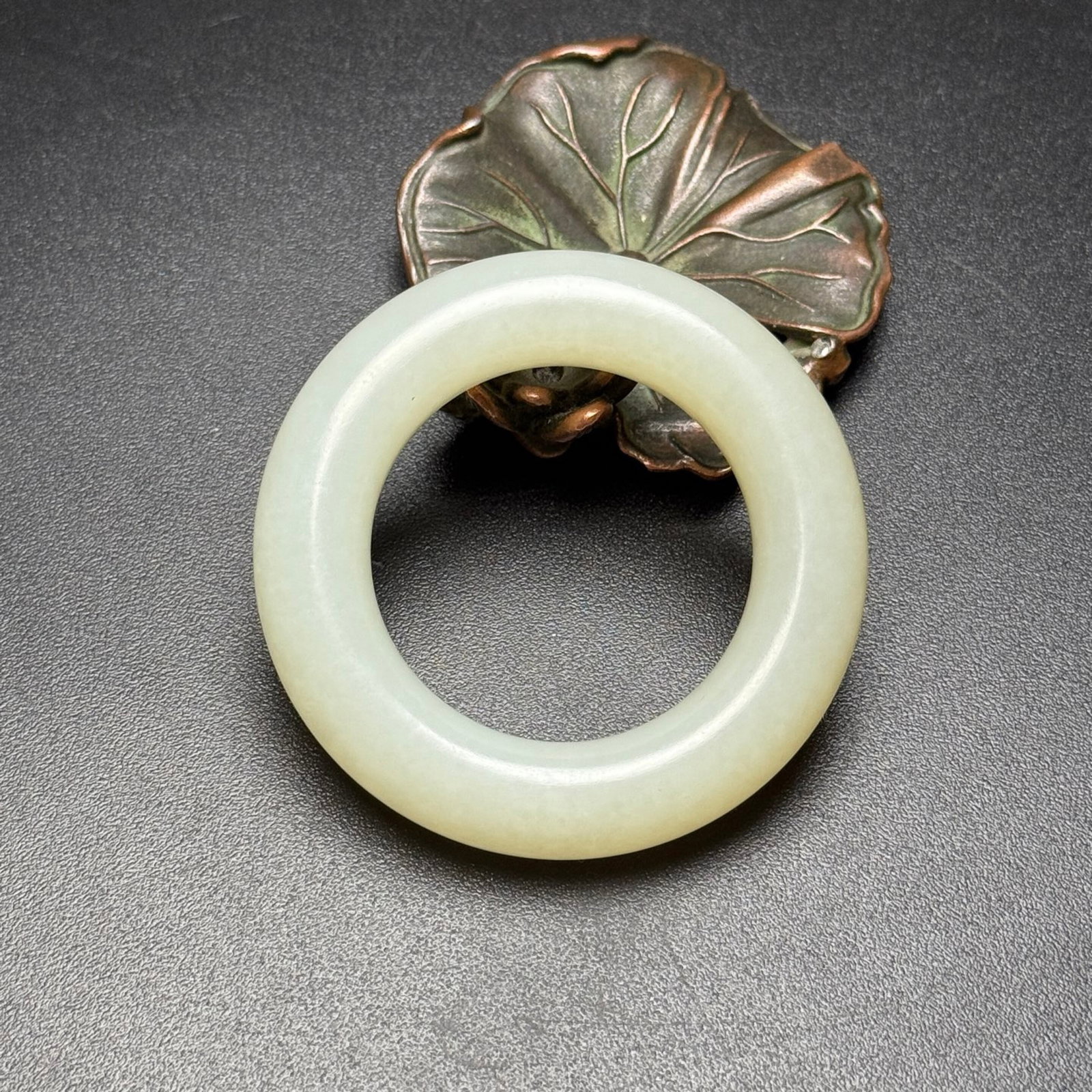 An Exquisite White Jade Pendant: An Exquisite White Jade Pendant,Qing Dynasty,China,Size:34mmx55mmx11mm,Weight:38g 白玉挂件,中国清代