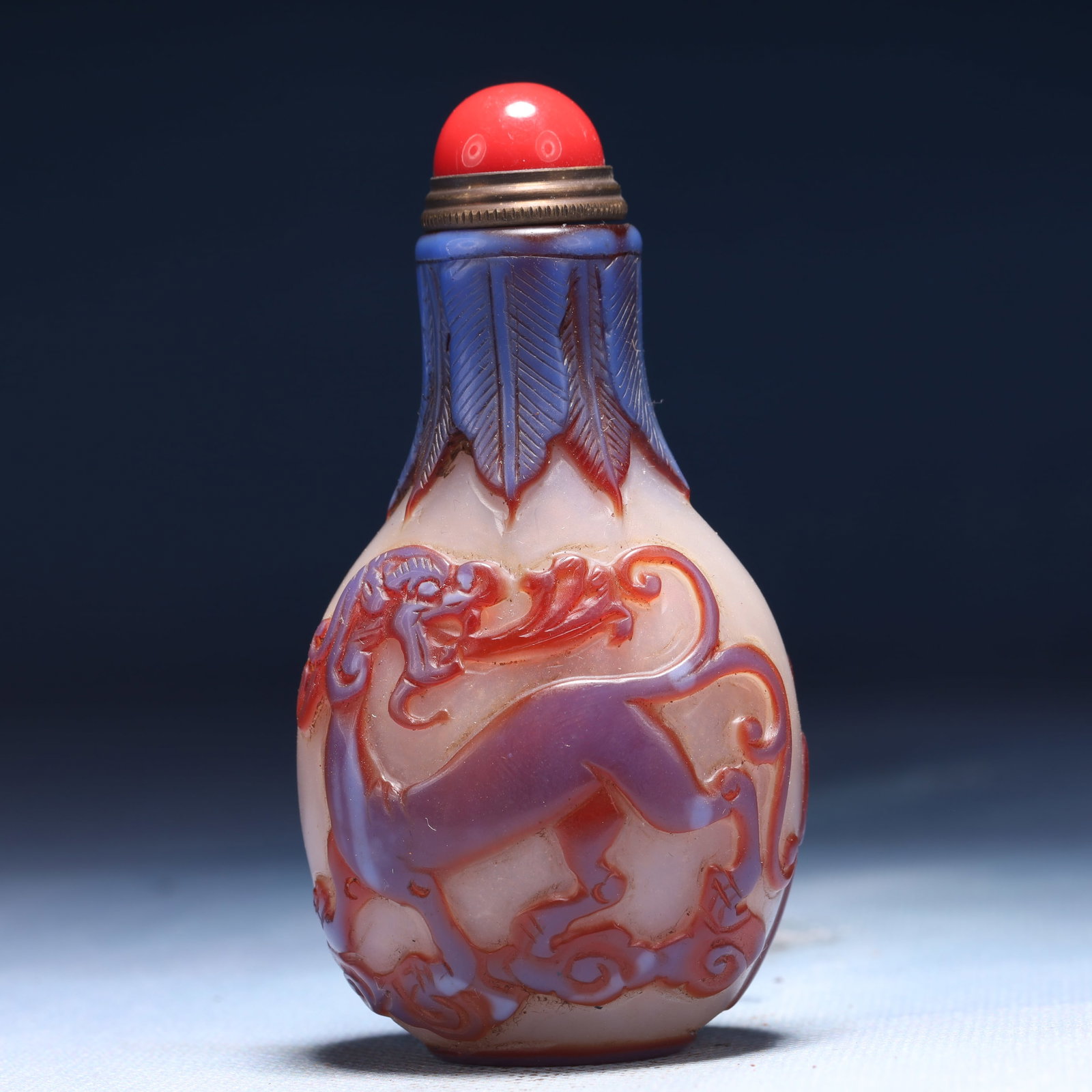 An Exquisite Glass Auspicious Beast Pattern Snuff Bottle: An Exquisite Glass Auspicious Beast Pattern Snuff Bottle,Qing Dynasty,China,Qianlong Four-character Mark,Size:2inx1.2inx3.5in,Weight:63g 琉璃瑞兽纹鼻烟壶