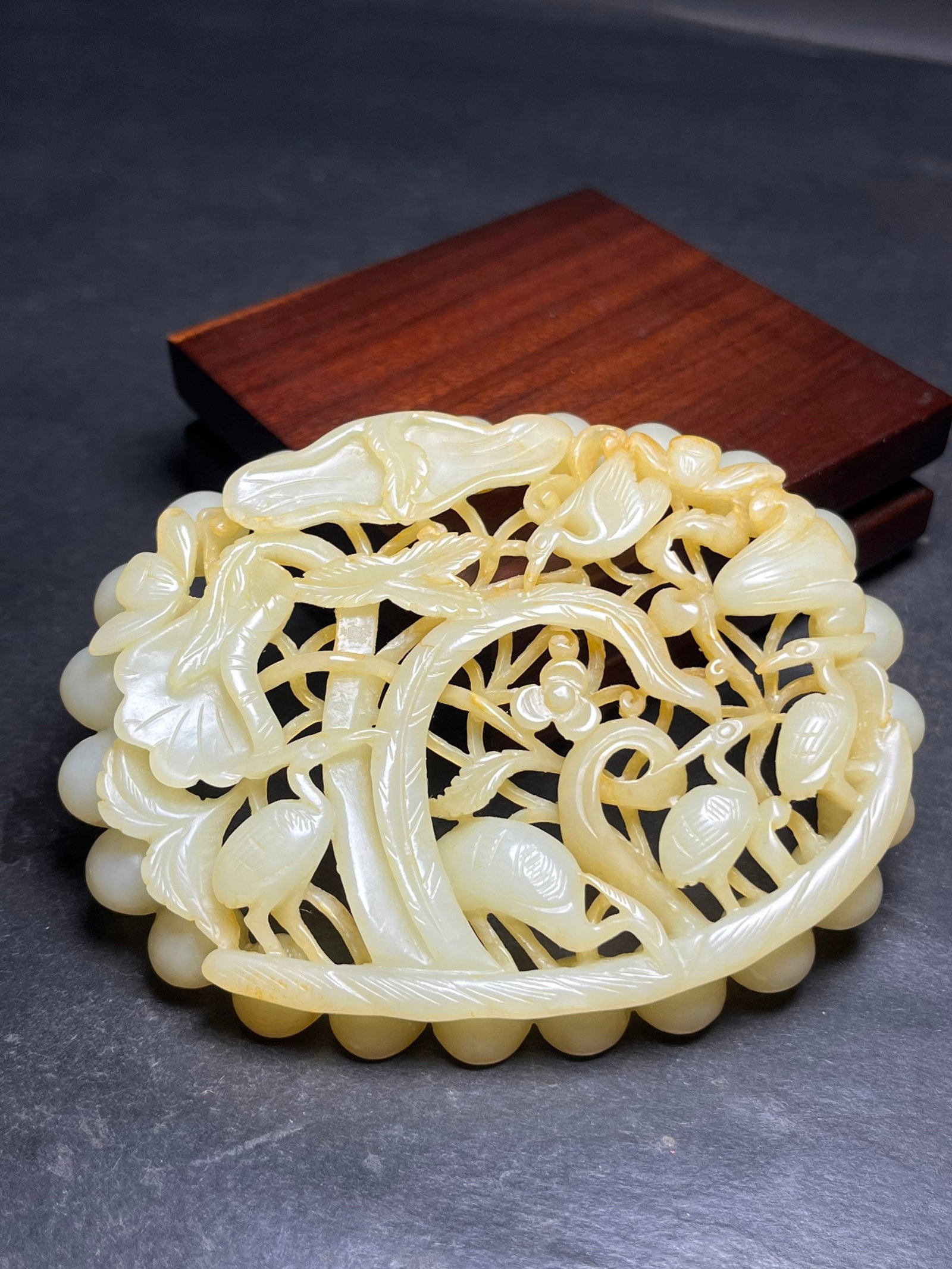 An Exquisite White Jade Crane Pattern Pendant: An Exquisite White Jade Crane Pattern Pendant,Qing Dynasty,China,Size:76mmx11mmx98mm,Weight:70g 白玉鹤纹挂件,中国清代