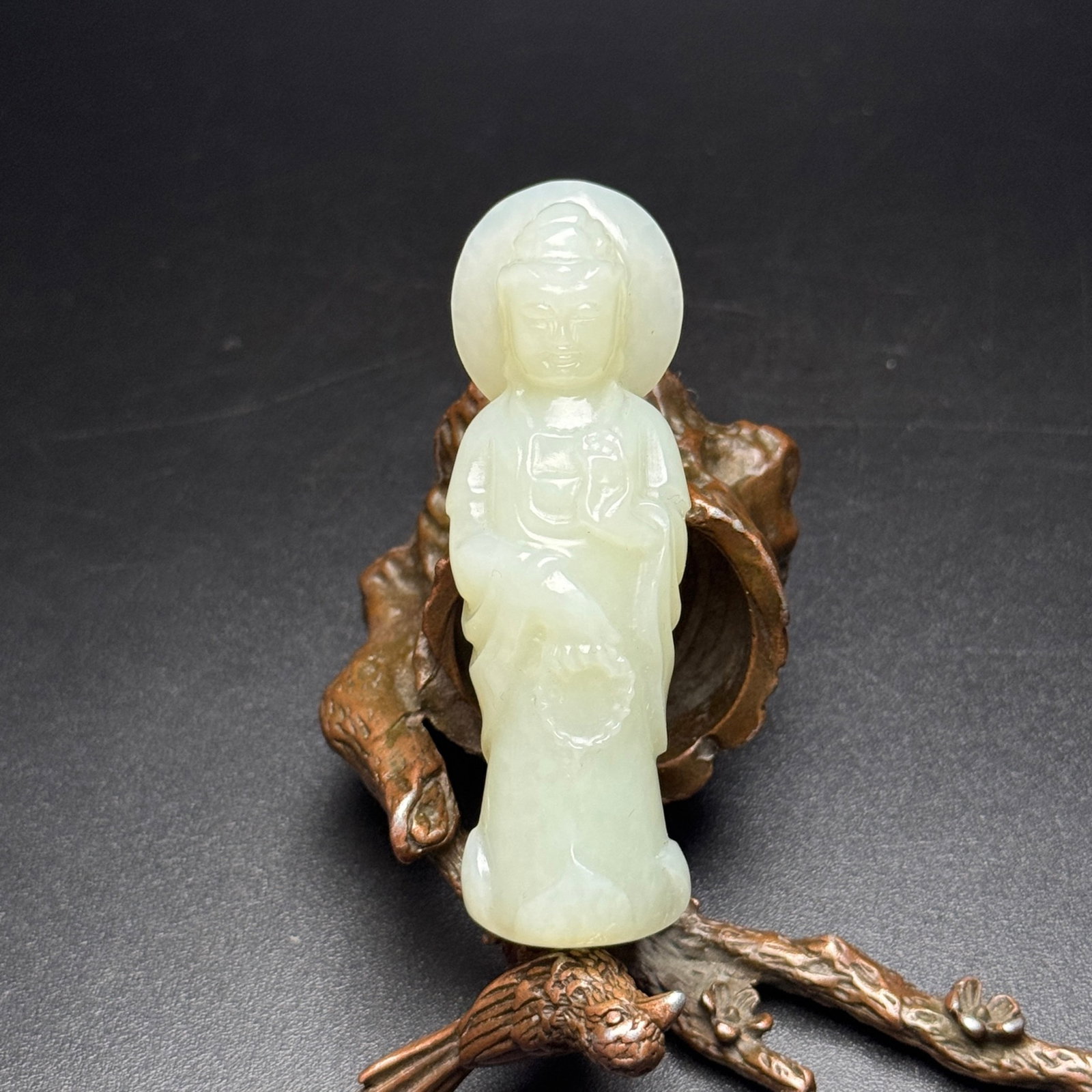 An Exquisite White Jade Statue of Avalokitesvara Pendant: An Exquisite White Jade Statue of Avalokitesvara Pendant,Qing Dynasty,China,Size:71mmx23mmx17mm,Weight:40g 白玉观音像挂件,中国清代