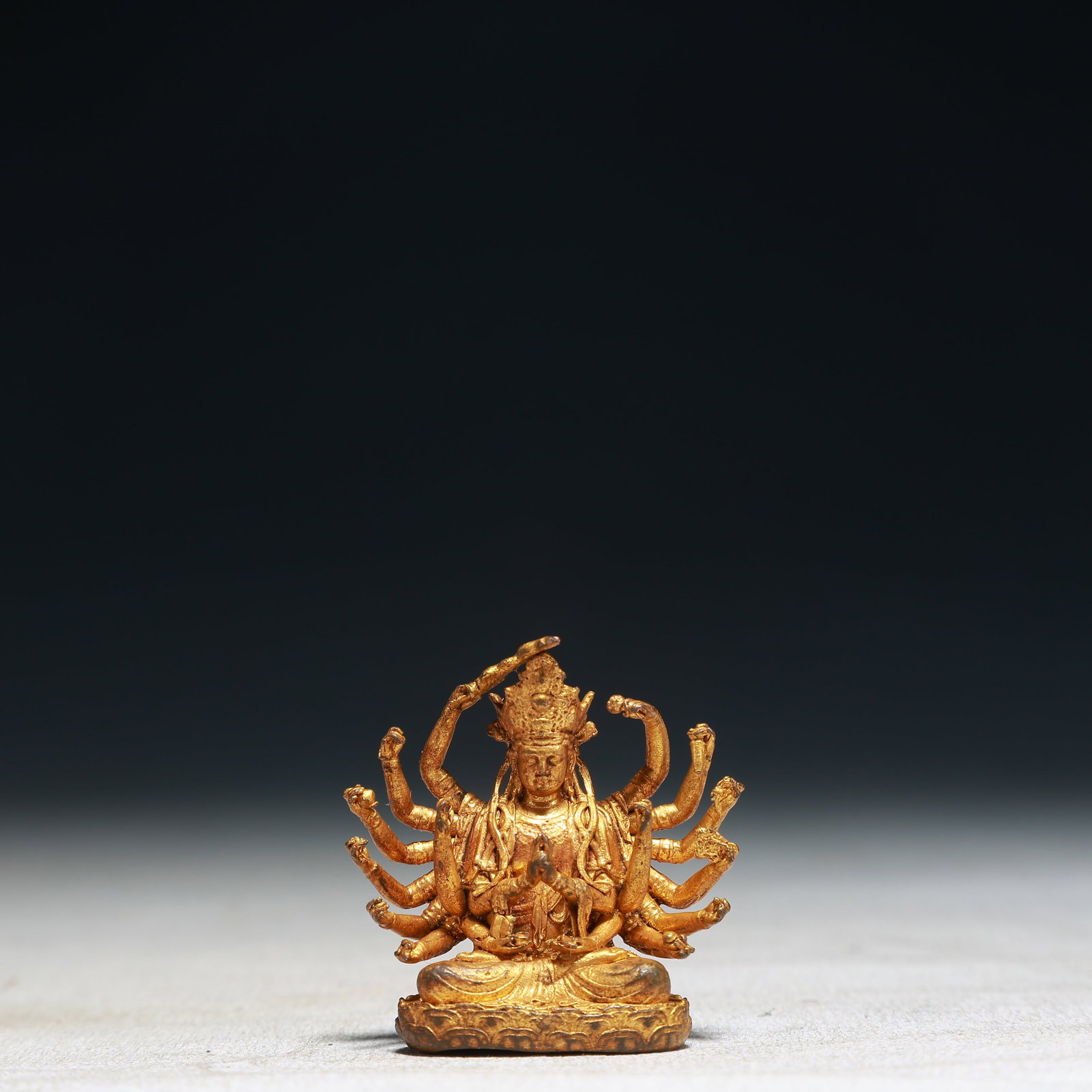 A Solemn Gilt Bronze Statue of Avalokitesvara: A Solemn Gilt Bronze Statue of Avalokitesvara,Qing Dynasty,China,Size:1.6inx0.8inx1.6in,Weight:50g 铜鎏金观音像,中国清代