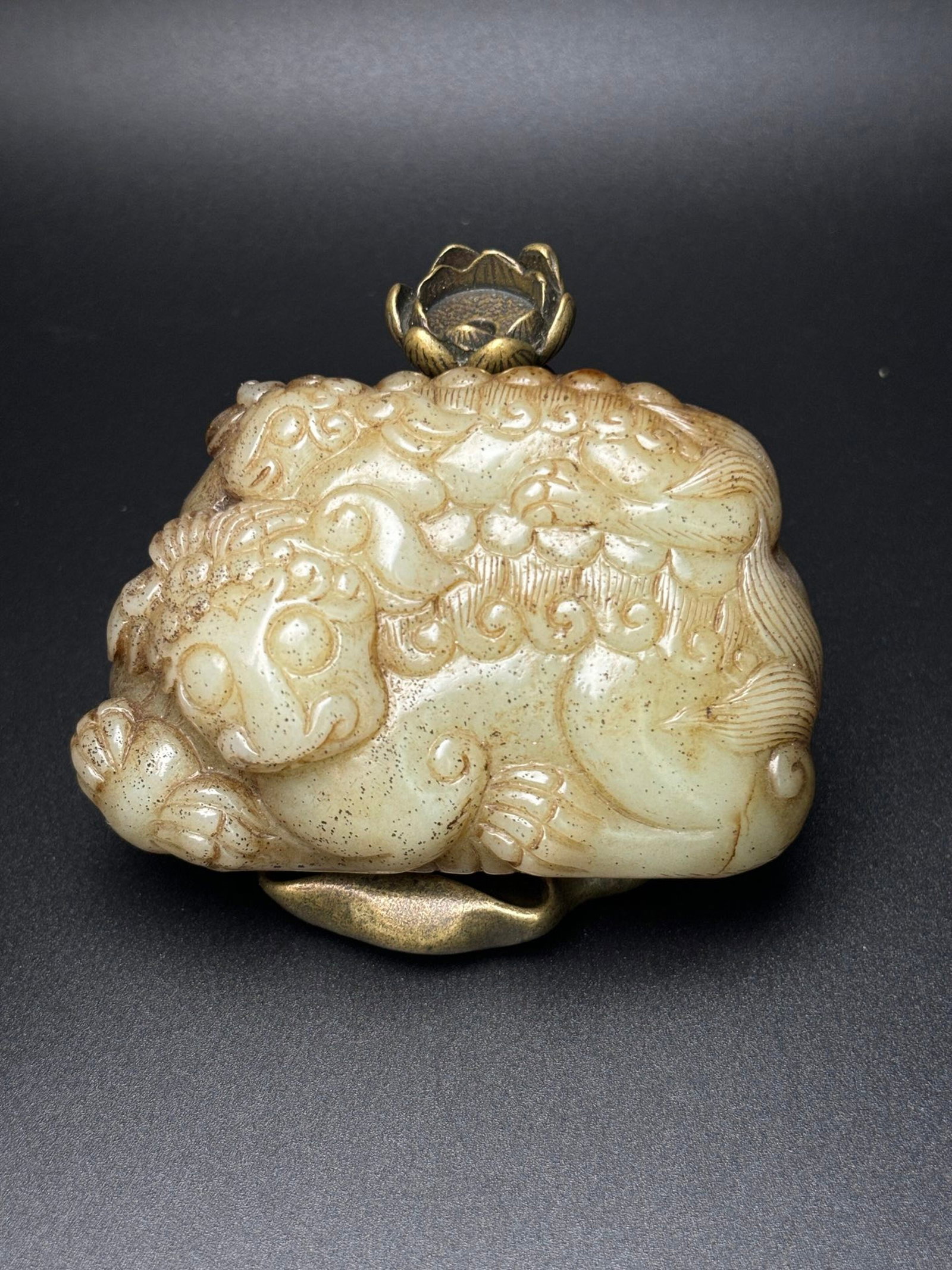 An Exquisite White Jade Lion Pattern Pendant (1 of 7)