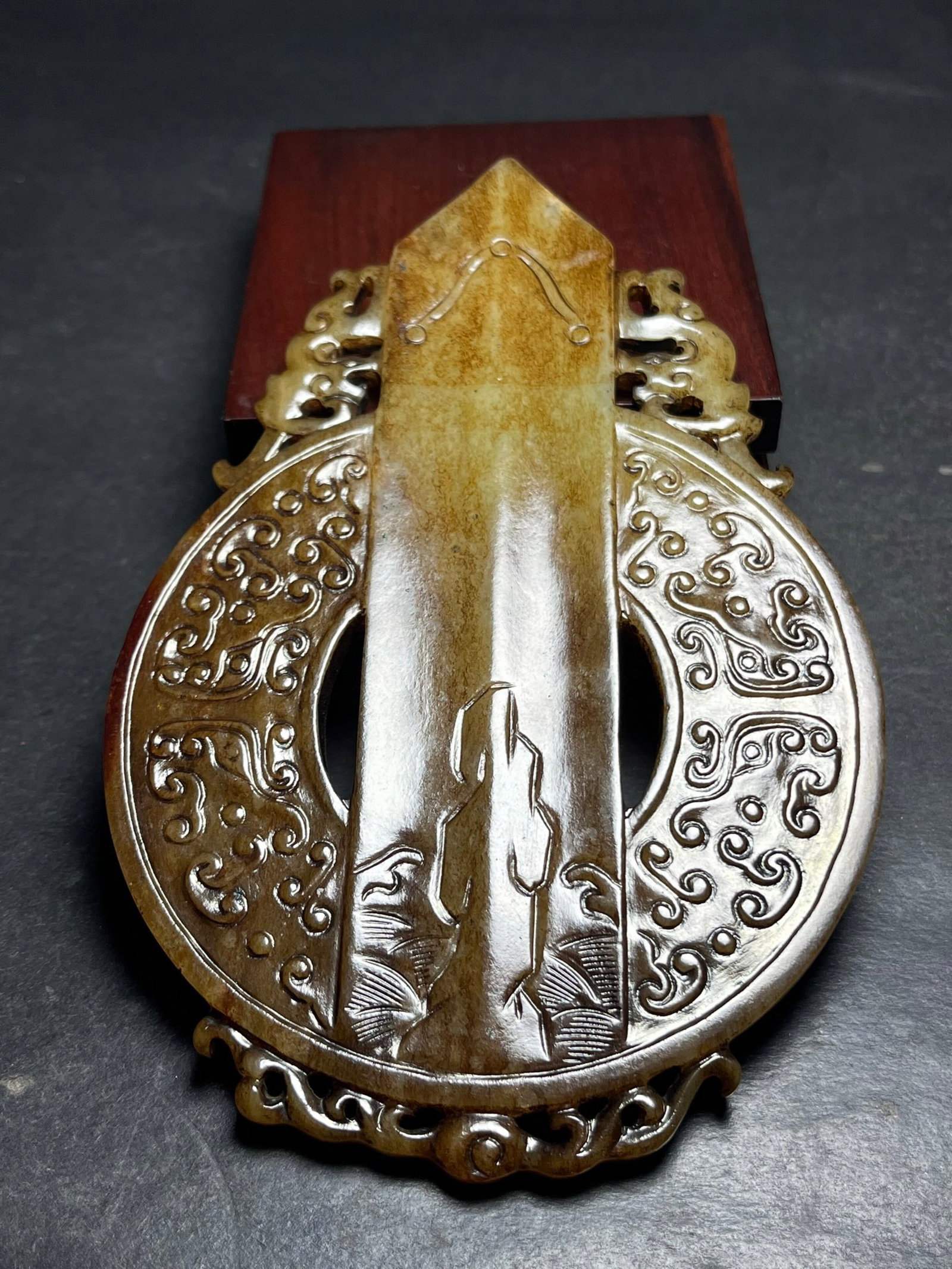 An Exquisite White Jade Ruyi Pattern Pendant: An Exquisite White Jade Ruyi Pattern Pendant,Qing Dynasty,China,Size:143mmx7mmx93mm,Weight:178g 白玉如意纹挂件,中国清代