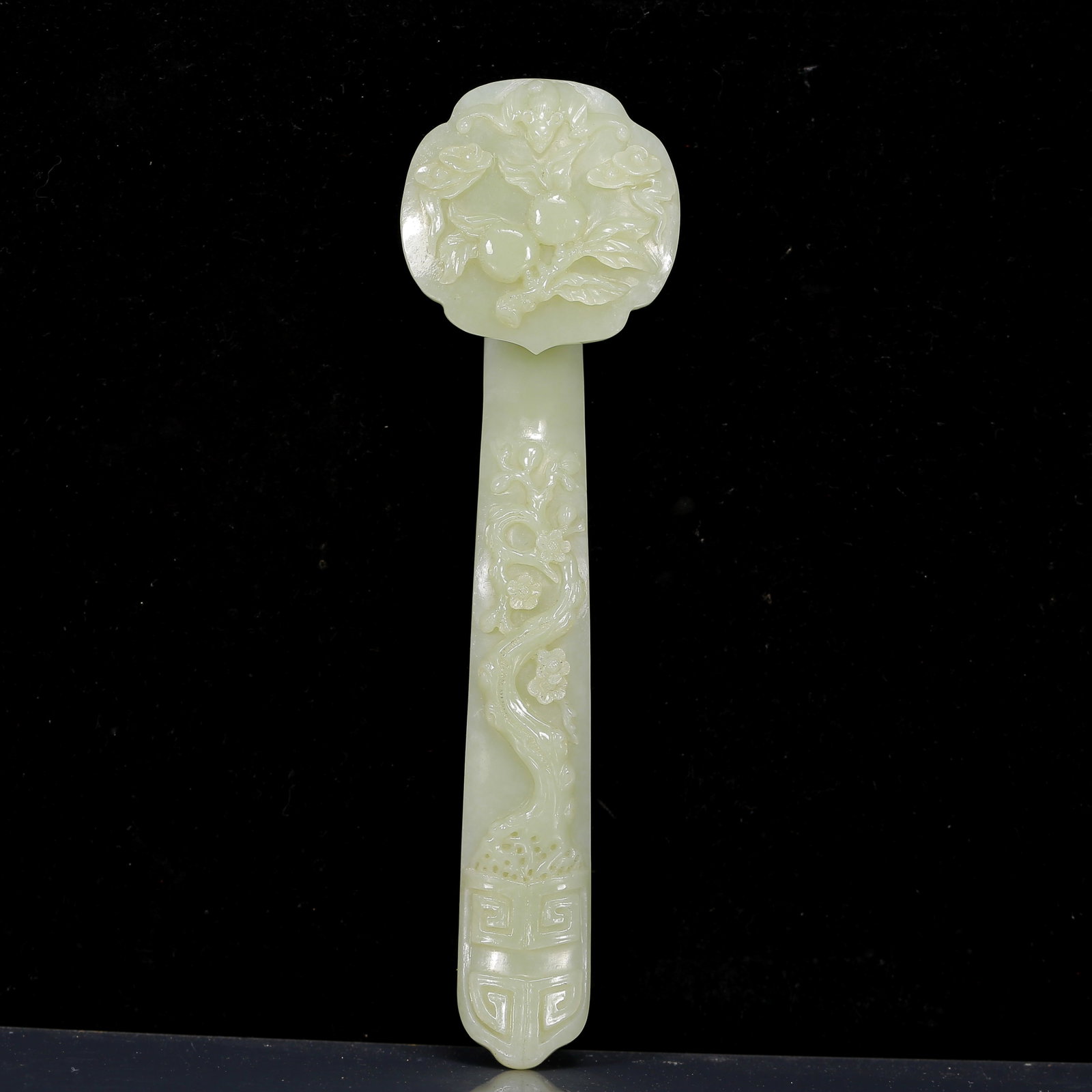 An Exquisite White Jade Bats and Peach Pattern Ruyi,with poem: An Exquisite White Jade Bats and Peach Pattern Ruyi,with poem,Qing Dynasty, China, Qianlong Four-character Mark,Size:8.7inx2.8inx1.6in,Weight:280g 白玉福寿纹如ø
