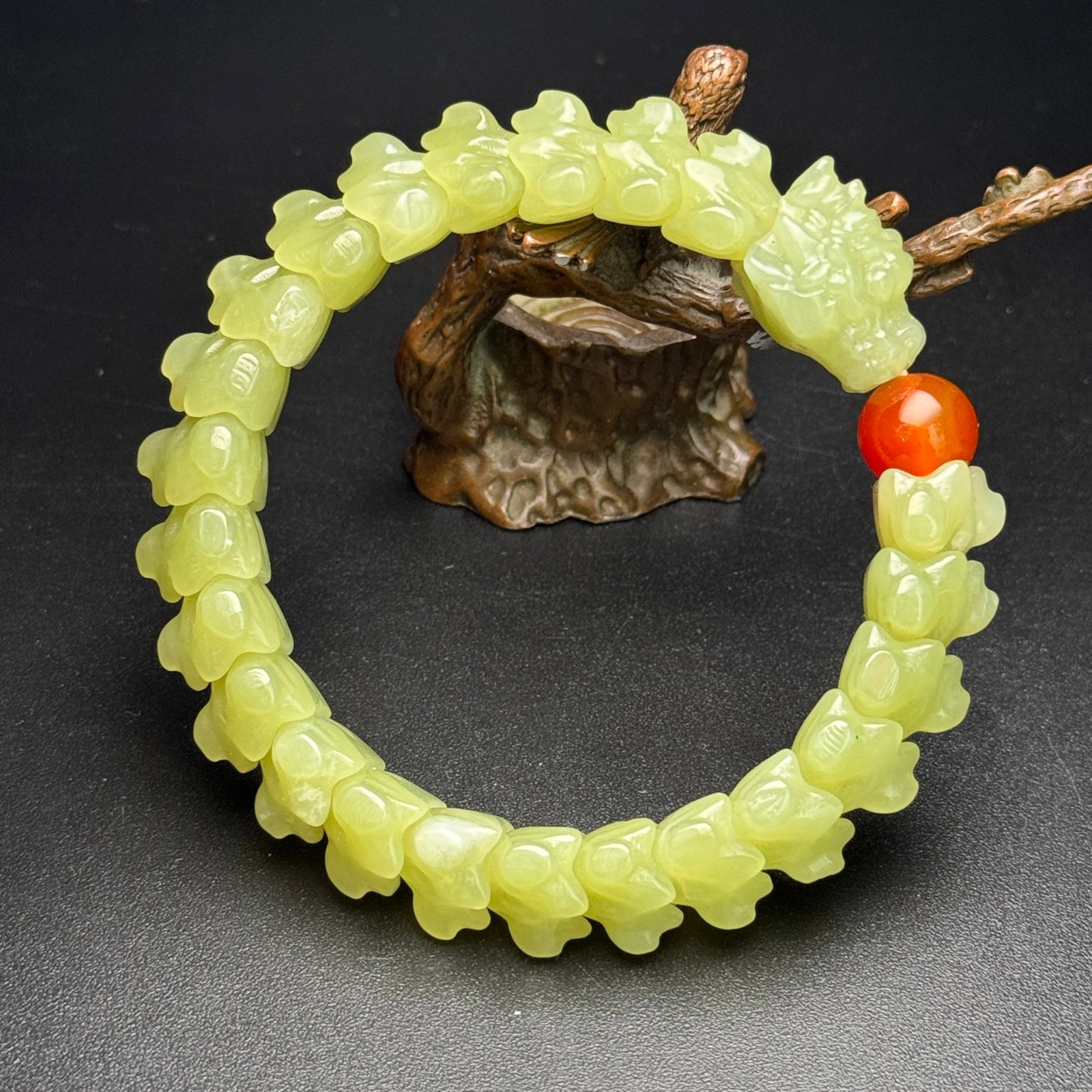 An Exquisite Yellow Jade Dragon Pattern Bracelets: An Exquisite Yellow Jade Dragon Pattern Bracelets,Qing Dynasty,China,Size:17mmx13mm,Weight:72g 黄玉龙纹手串,中国清代