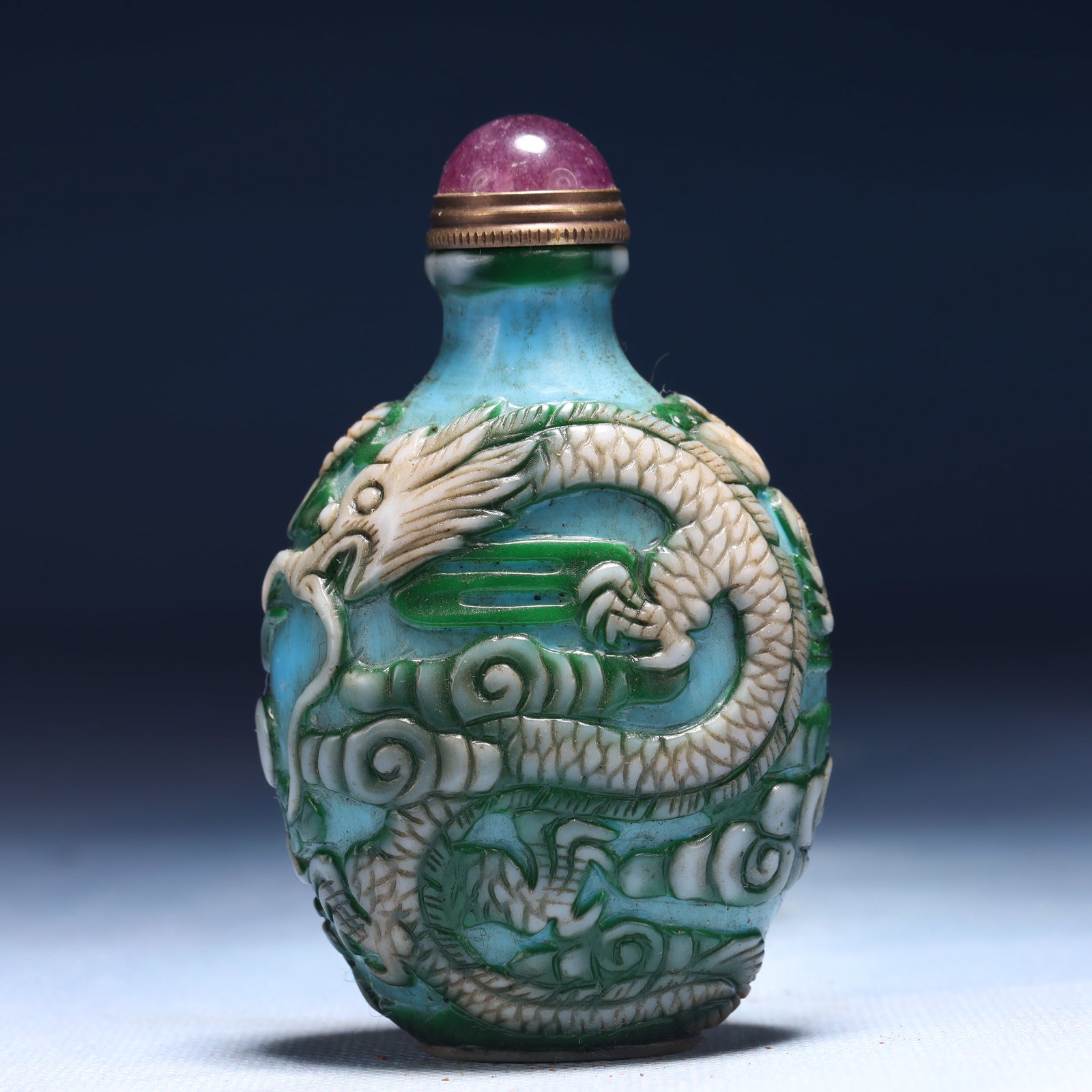 An Exquisite Glass Auspicious Cloud and Dragon Pattern Snuff Bottle: An Exquisite Glass Auspicious Cloud and Dragon Pattern Snuff Bottle,Qing Dynasty,China,Qianlong Four-character Mark,Size:2.4inx1.4inx3.3in,Weight:95g 琉璃祥云龙纹&#