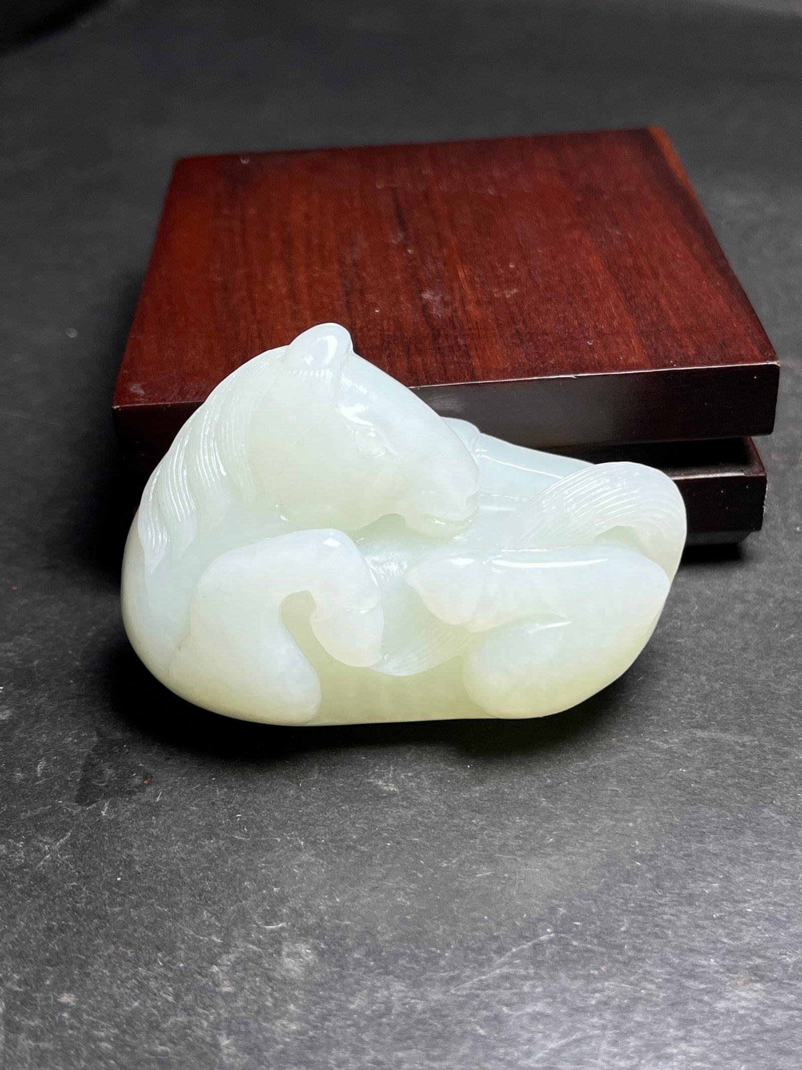 An Exquisite White Jade Horse Hand Piece: An Exquisite White Jade Horse Hand Piece,Qing Dynasty,China,Size:60mmx30mmx45mm,Weight:109g 白玉马手把件,中国清代