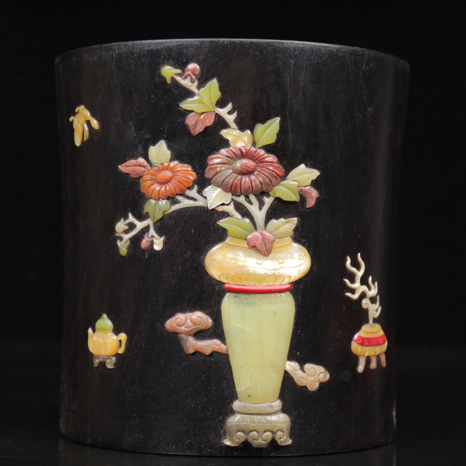 An Exquisite Zitanwood Flower Pattern Brush Pot,Inlaid Gems: An Exquisite Zitanwood Flower Pattern Brush Pot,Inlaid Gems,Qing Dynasty, China,Size:5.9inx6.1in,Weight:1100g 紫檀木花卉纹笔筒，嵌百&#