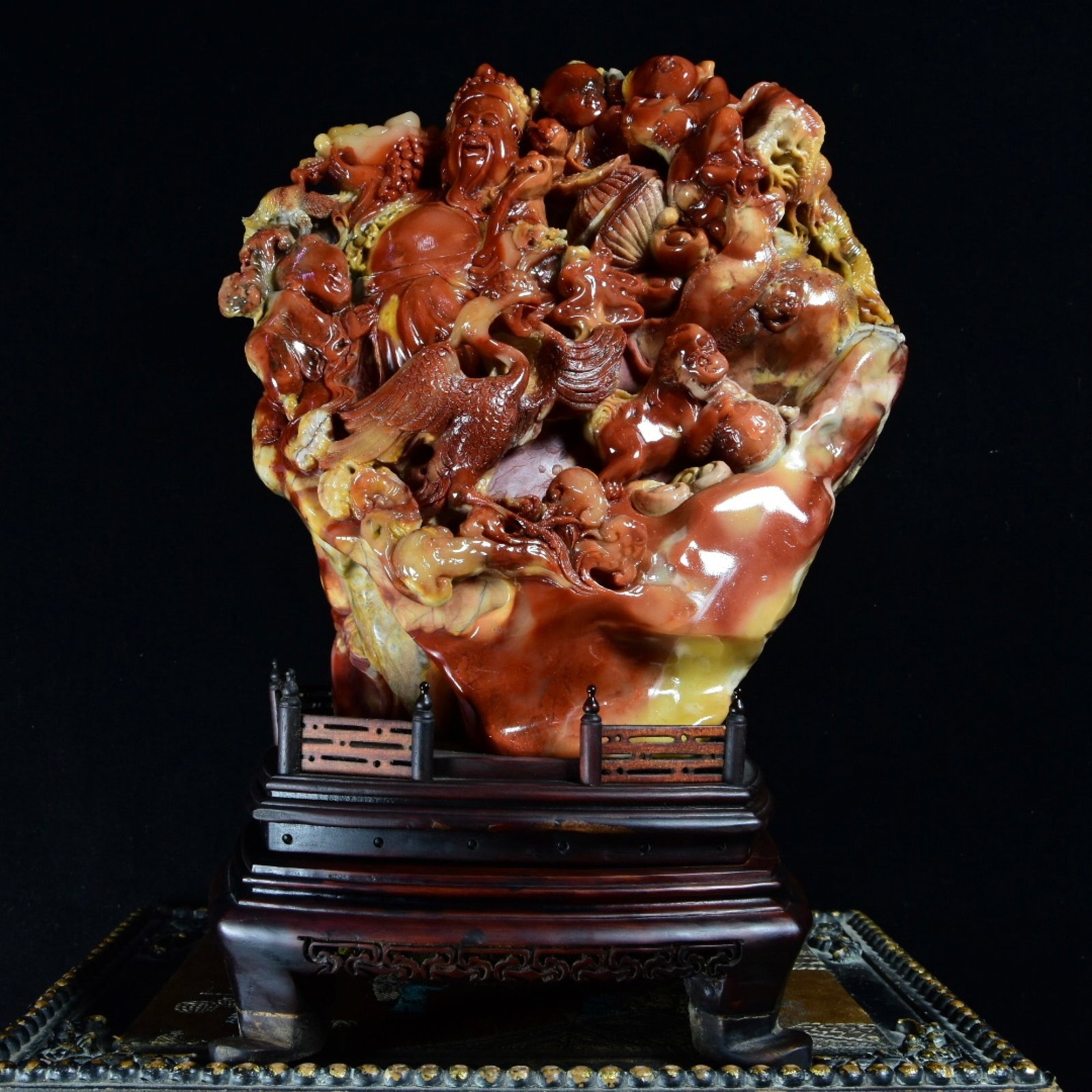 A Rare Tianhuang Stone Figure and Auspicious Beast Pattern Ornament: A Rare Tianhuang Stone Figure and Auspicious Beast Pattern Ornament,Qing Dynasty,China,Size:13.2inx9.3inx6.3in,Total Weight:92200g 田黄石人物瑞兽纹Ā