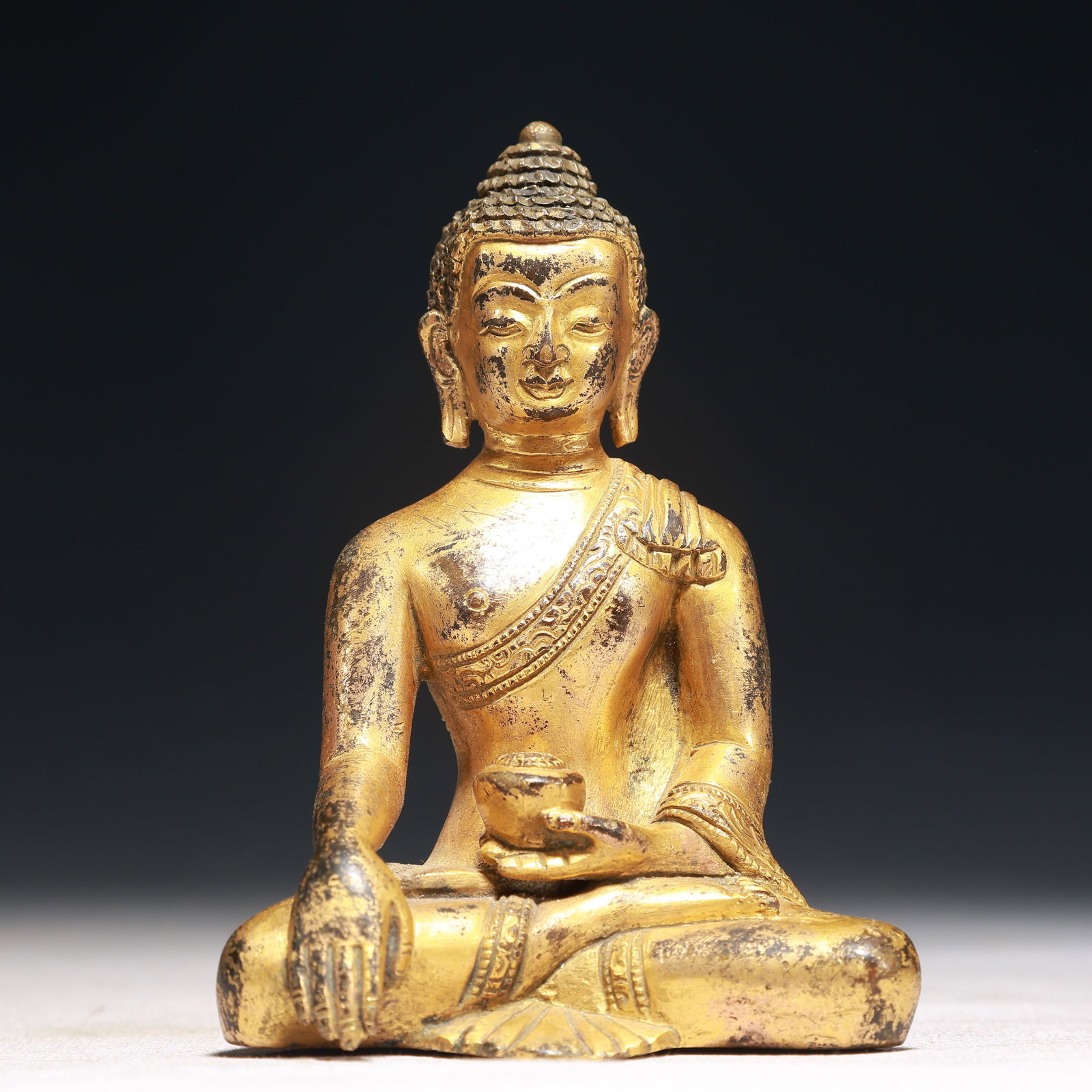 A Solemn Gilt Bronze Statue of Sakyamuni: A Solemn Gilt Bronze Statue of Sakyamuni,Qing Dynasty,China,Size:3inx1.8inx4.3in,Weight:650g 铜鎏金释迦摩尼像,中国清代