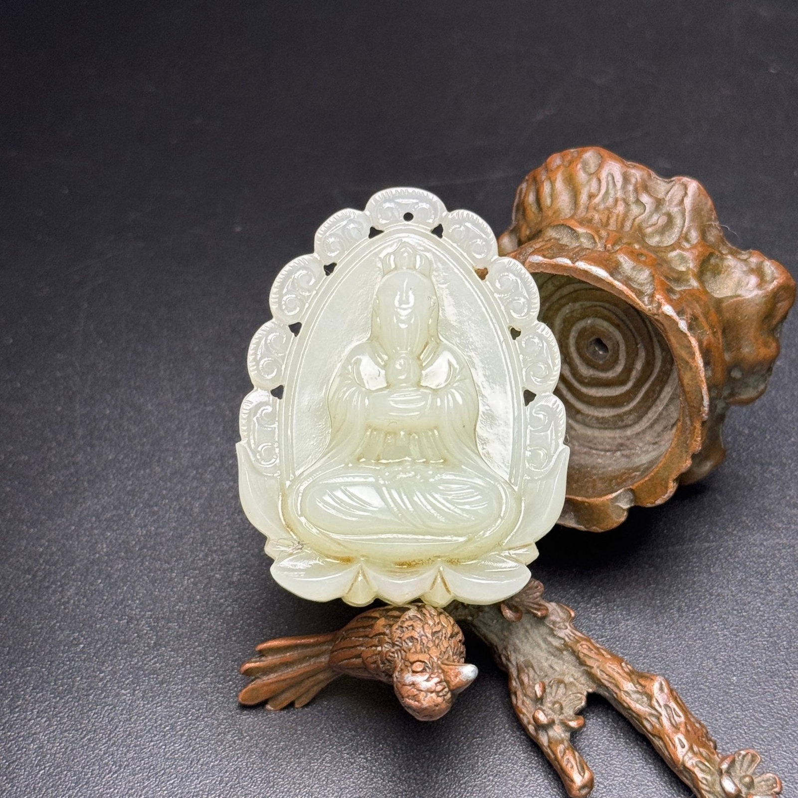 An Exquisite White Jade Buddha Statue Pattern Pendant: An Exquisite White Jade Buddha Statue Pattern Pendant,Qing Dynasty,China,Size:48mmx38mmx13mm,Weight:30g 白玉佛像纹挂件,中国清代