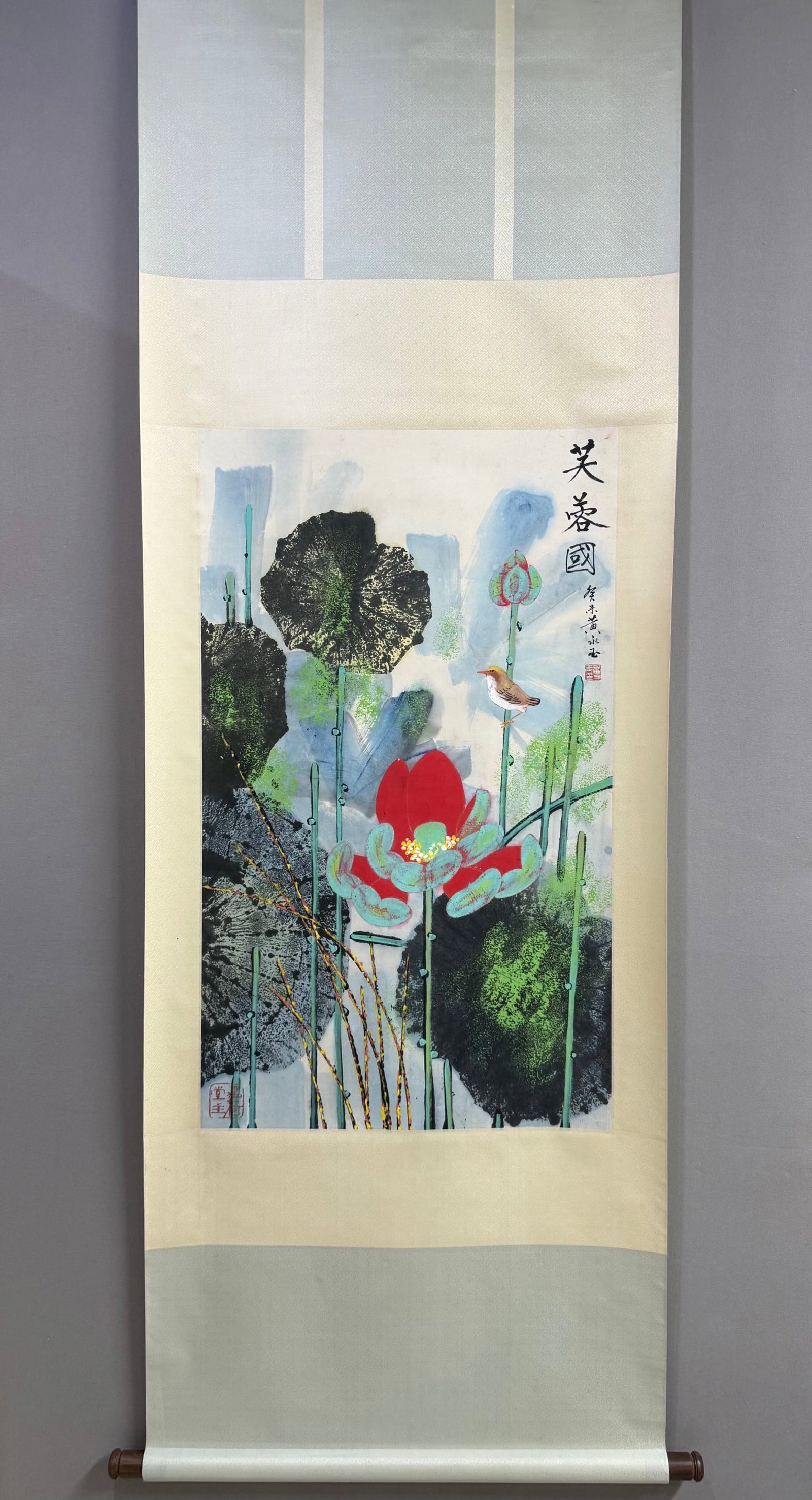 A Chinese Vertical Scroll Ink Painting of Flower and Bird on Paper,Huang Yongyu: A Chinese Vertical Scroll Ink Painting of Flower and Bird on Paper,Huang Yongyu,Size:37.4inx22in 一幅中国水墨花鸟画立轴,黄૒