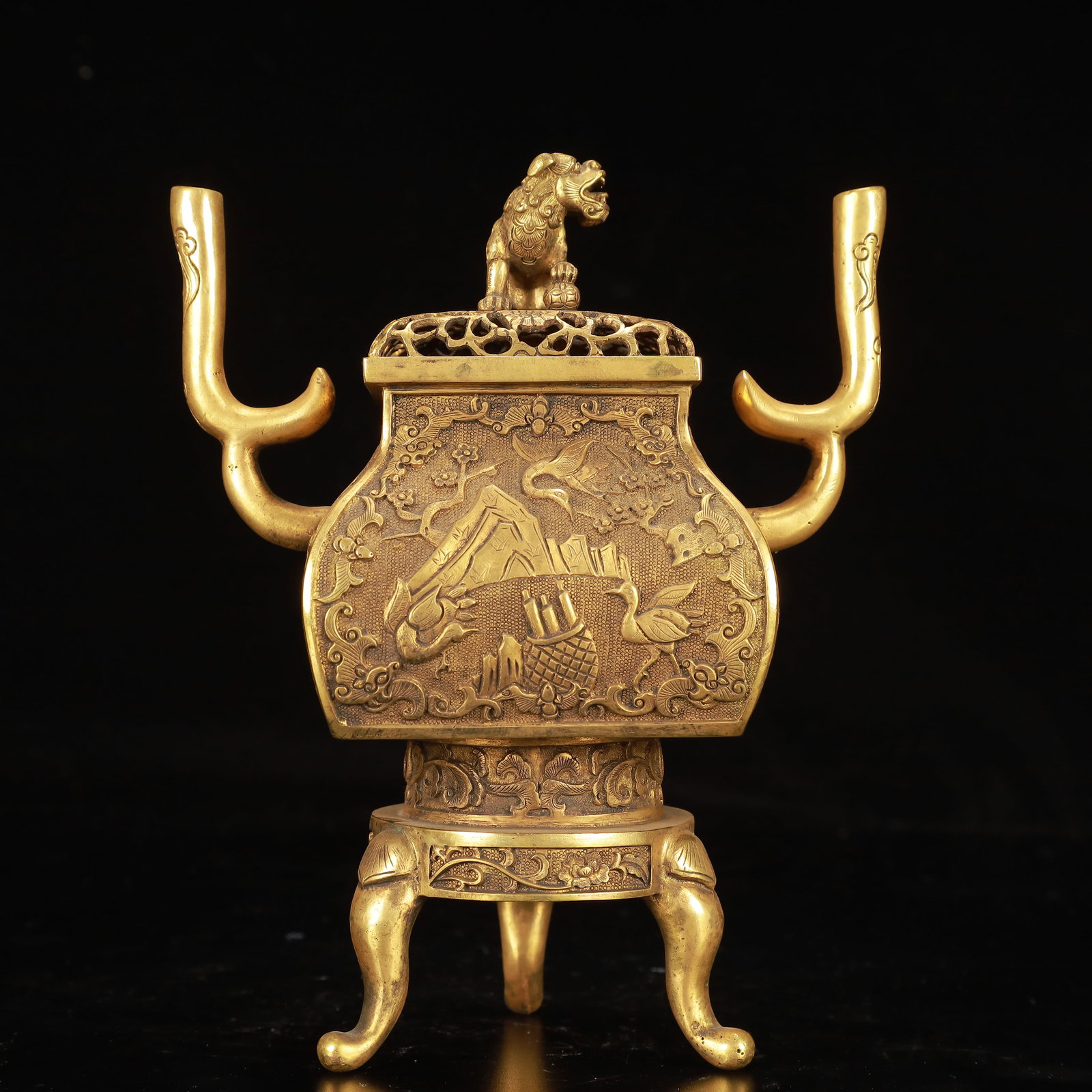 An Exquisite Gilt Bronze Auspicious Beast Pattern Double-Ears and Tripod Censer: An Exquisite Gilt Bronze Auspicious Beast Pattern Double-Ears and Tripod Censer,Qing Dynasty, China,Size:5.9inx3.9inx7.1in,Weight:800g 铜鎏金瑞兽纹双耳&