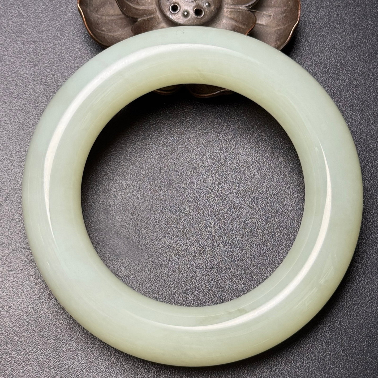 An Exquisite White Jade Bracelets - 2