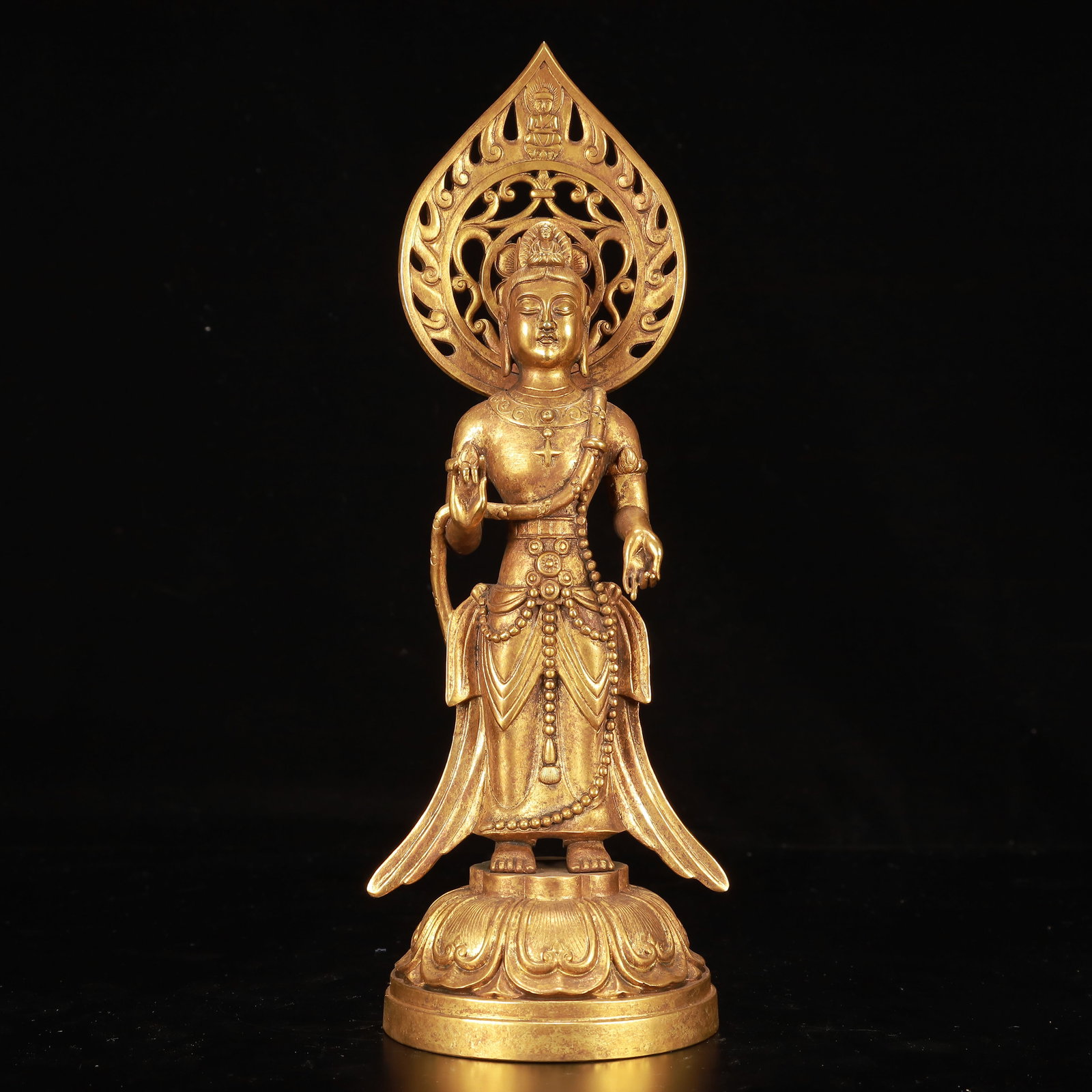 A Rare Gilt Bronze Statue of Avalokitesvara: A Rare Gilt Bronze Statue of Avalokitesvara,Qing Dynasty, China,Size:4.7inx4.3inx11.8in,Weight:950g 铜鎏金观音像,中国清代