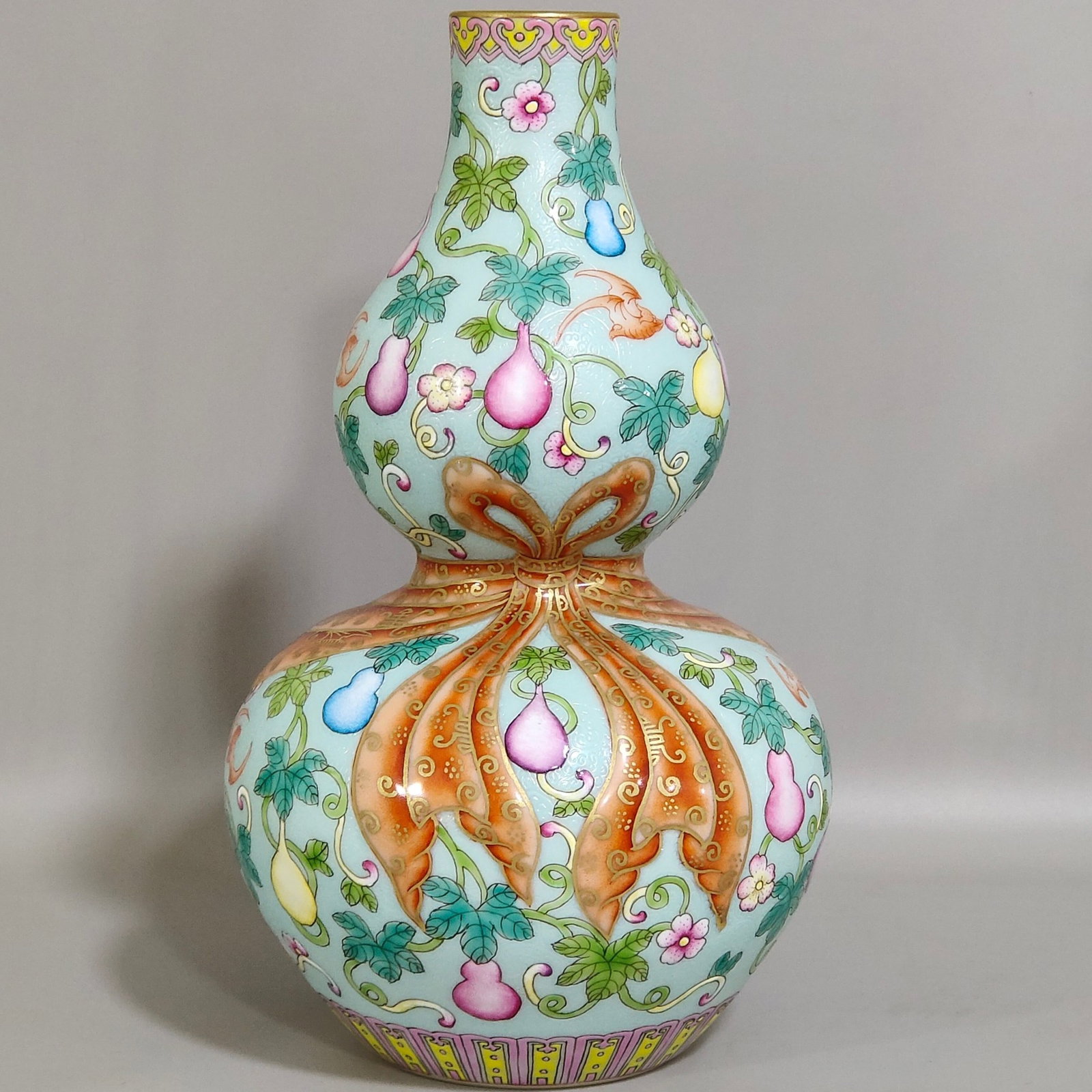 An Exquisite Famille-Rose Turquoise Ground Bats and Gourd Pattern Gourd Vase: An Exquisite Famille-Rose Turquoise Ground Bats and Gourd Pattern Gourd Vase,Qing Dynasty,China,Qianlong Six-character Mark,Size:7.9inx4.5in 粉彩松石绿地蝙