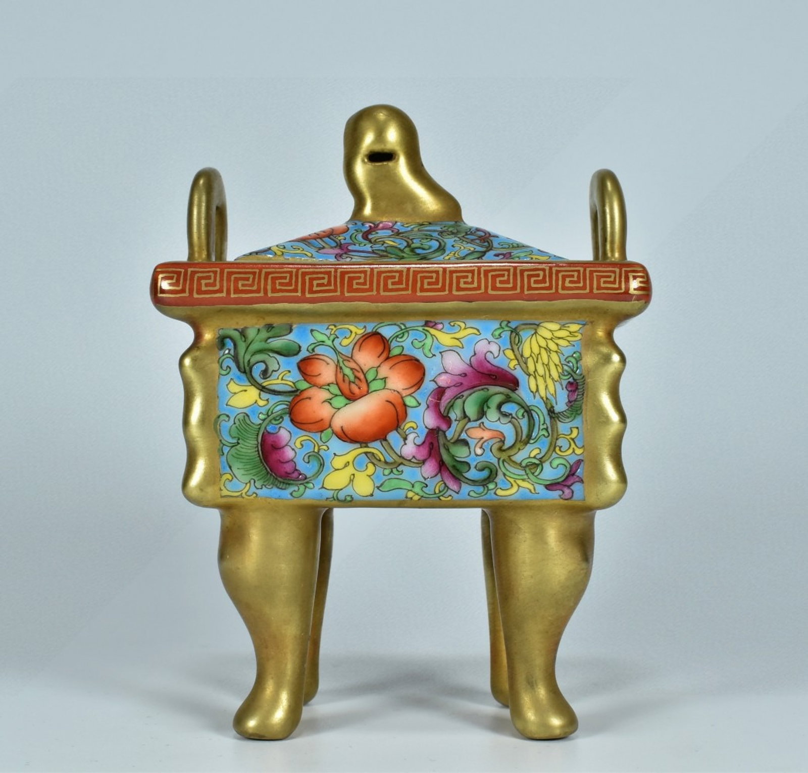 An Exquisite Enamel Painted Gold Flower Pattern Double-Ears four legs Censer: An Exquisite Enamel Painted Gold Flower Pattern Double-Ears four legs Censer,Qing Dynasty,China,Qianlong Six-character Mark,Size:4.7inx3.5in 珐琅彩描金花卉