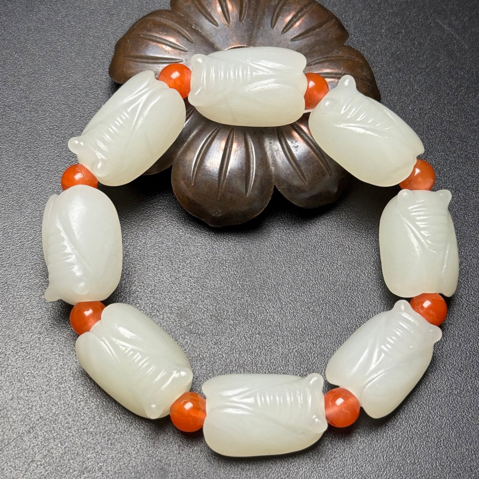 An Exquisite White Jade Cicada-Shaped Bracelets: An Exquisite White Jade Cicada-Shaped Bracelets,Qing Dynasty,China,Size:23mmx17mmx12mm,Total Weight:68g 白玉蝉形手串,中国清代