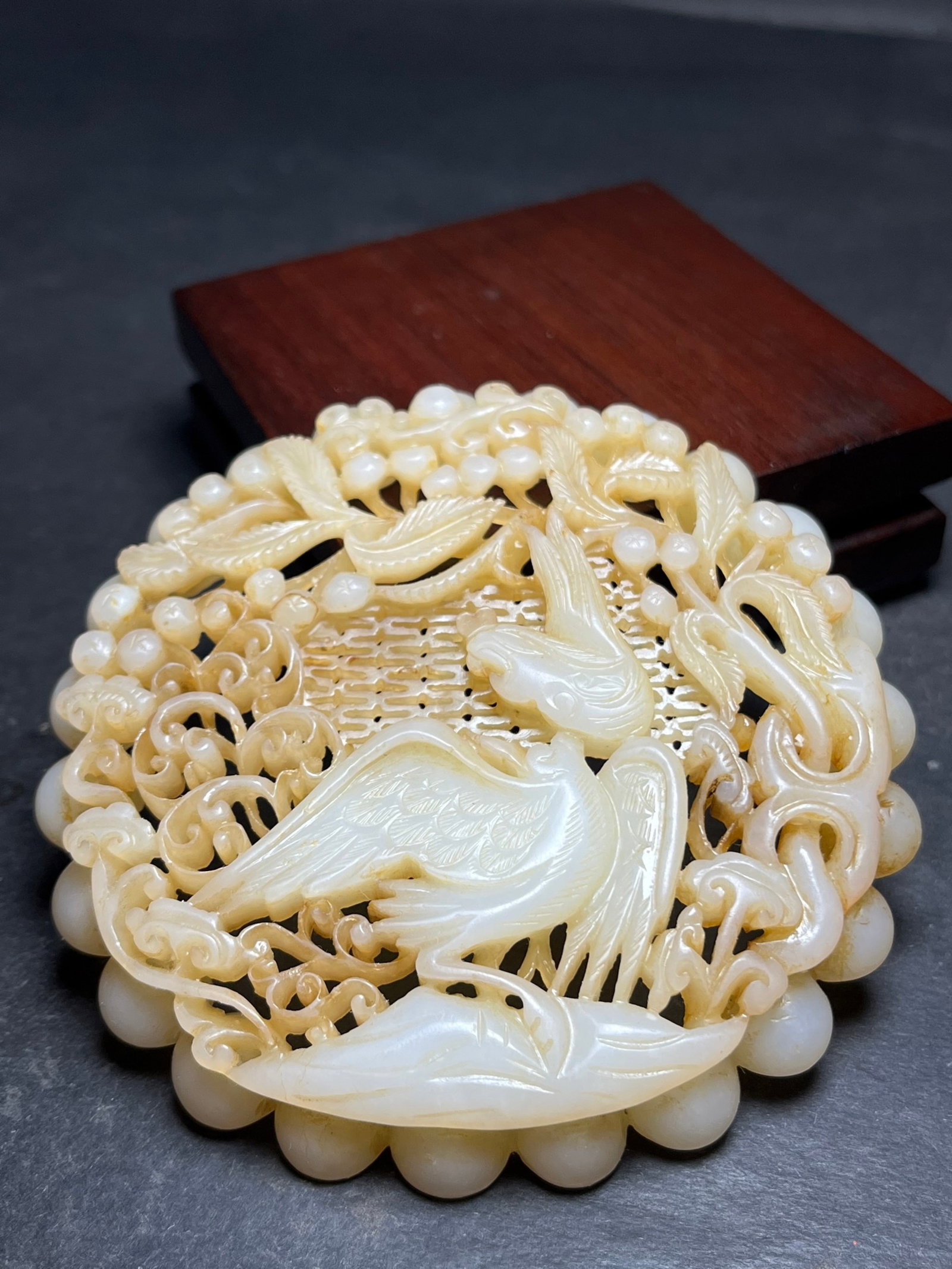 An Exquisite White Jade Phoenix Pattern Pendant: An Exquisite White Jade Phoenix Pattern Pendant,Qing Dynasty,China,Size:91mmx13mm,Weight:84g 白玉凤纹挂件,中国清代