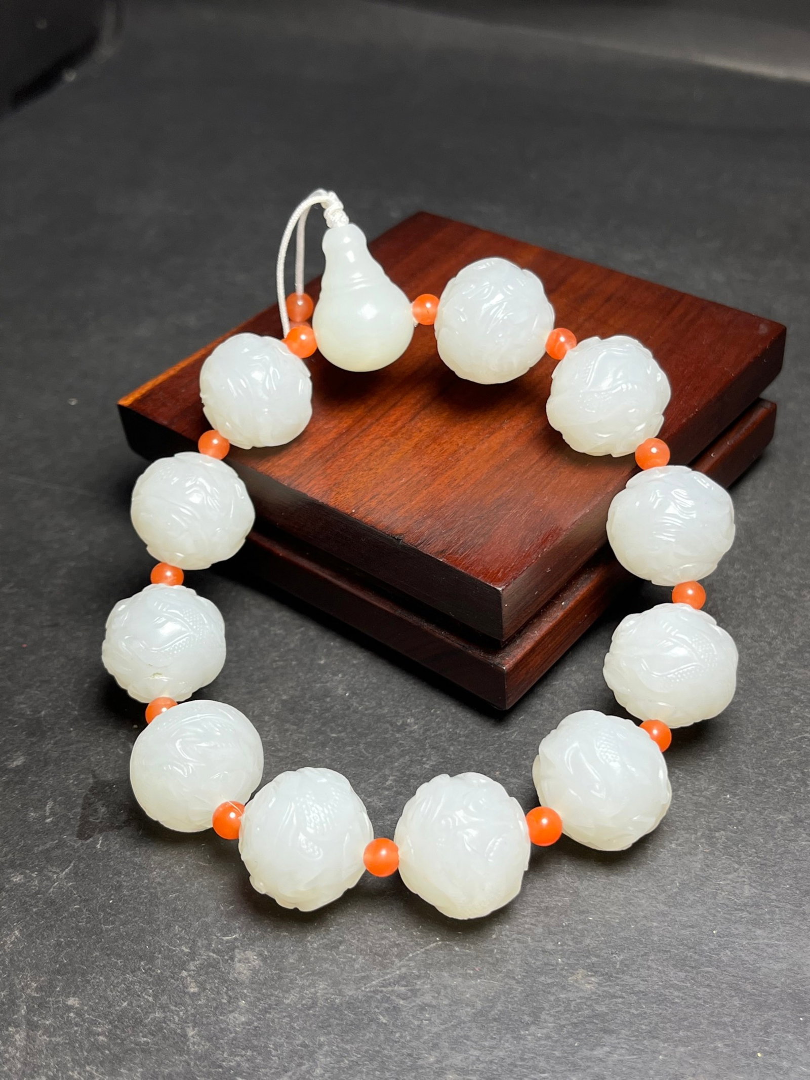 An Exquisite White Jade Dragon Pattern Bracelets - 2