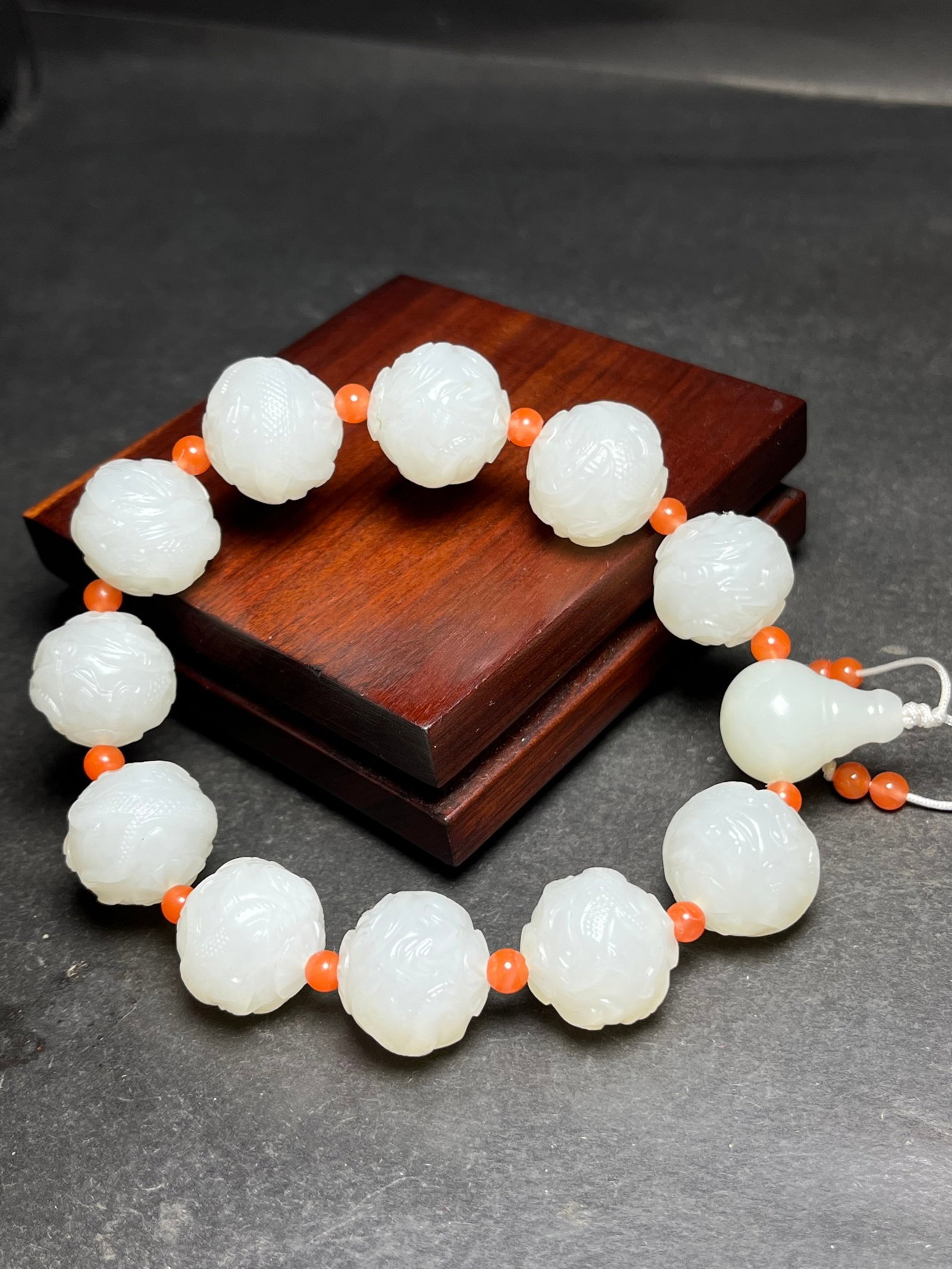 An Exquisite White Jade Dragon Pattern Bracelets - 3