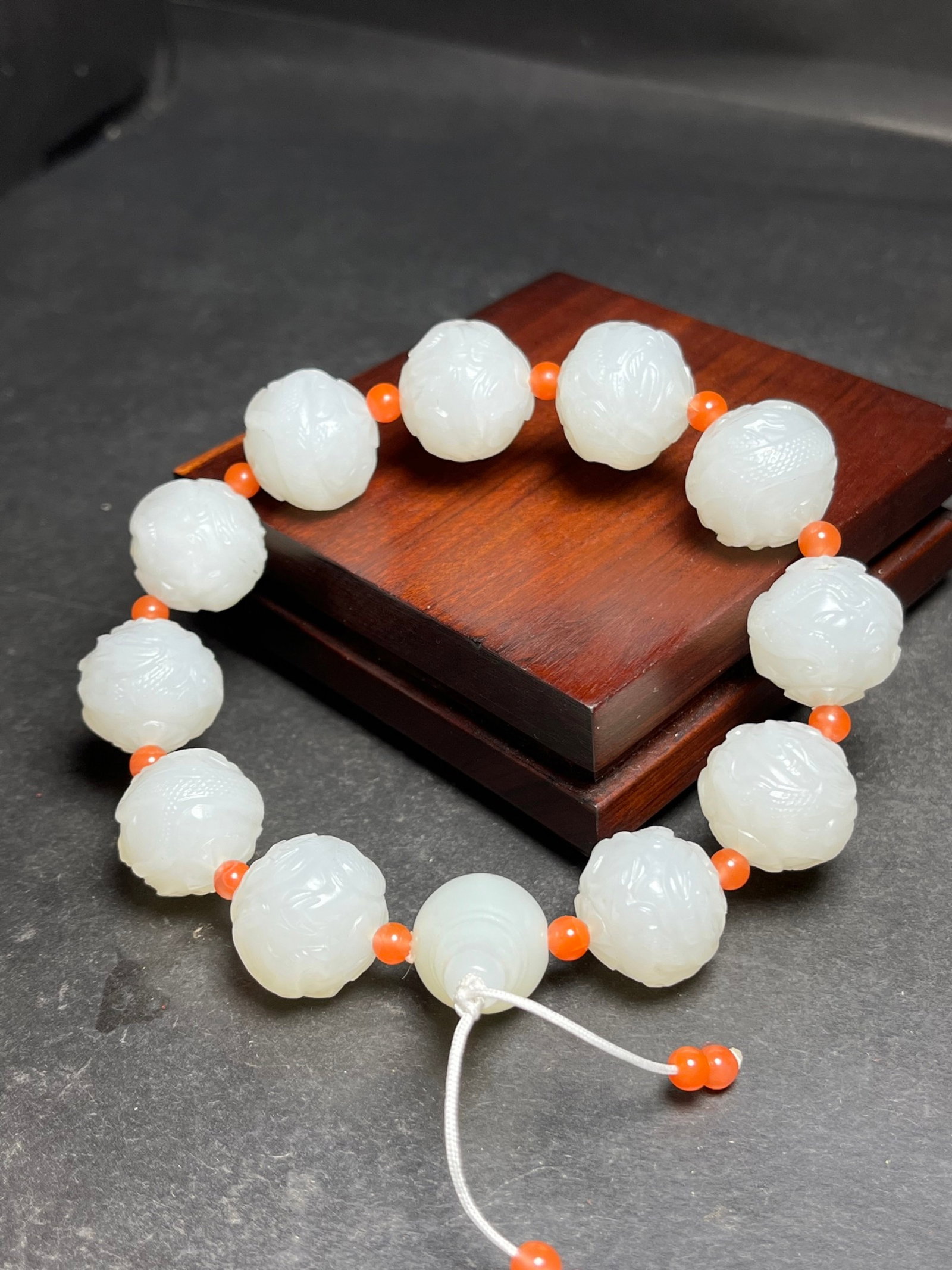An Exquisite White Jade Dragon Pattern Bracelets - 4