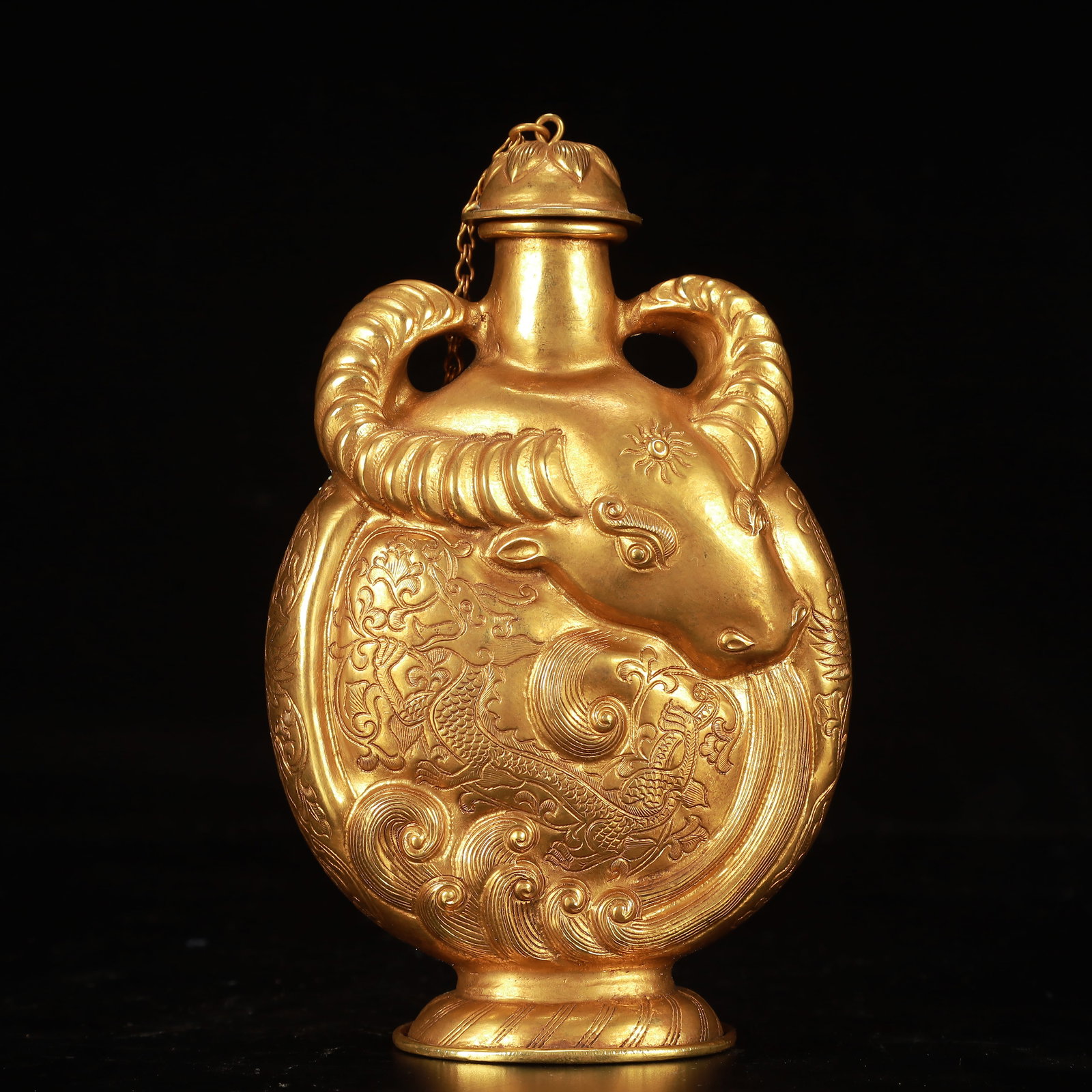 An Exquisite Gilt Bronze Dragon and Phoenix Pattern Buffalo-Ears Flagon: An Exquisite Gilt Bronze Dragon and Phoenix Pattern Buffalo-Ears Flagon,Tang Dynasty, China,Zhenguan Four-character Mark,Size:4.3inx2inx6.7in,Weight:550g 铜鎏金龙凤ಬ