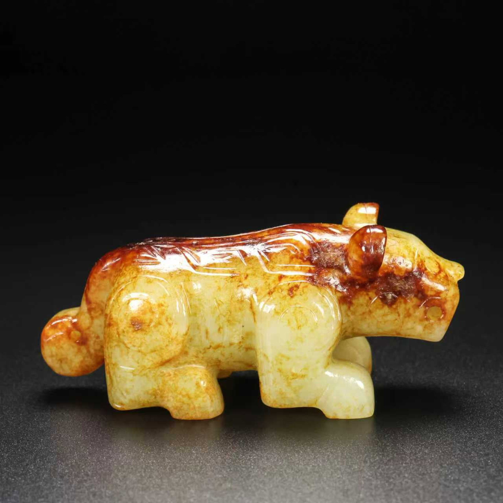 An Exquisite White Jade Auspicious Beast Ornament: An Exquisite White Jade Auspicious Beast Ornament,Qing Dynasty,China,Size:3.1inx1.2inx1.2in,Weight:97.5g 白玉瑞兽摆件,中国清代