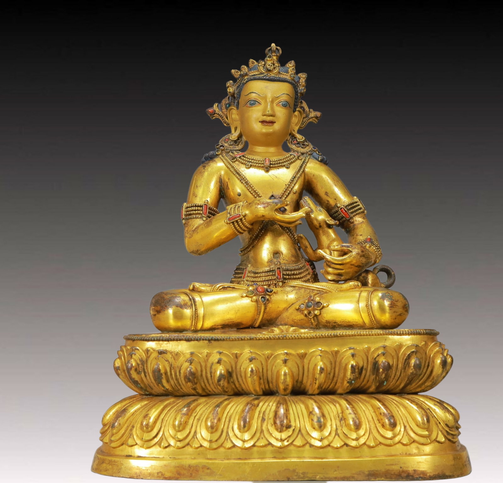A Solemn Gilt Bronze Statue of Vajrasattva,Inlaid Gems,With Inscription: A Solemn Gilt Bronze Statue of Vajrasattva,Inlaid Gems,With Inscription,Ming Dynasty, China,Size:10.7inx7.7inx13.7in,Weight:7350g 铜鎏金金刚萨陲像,î
