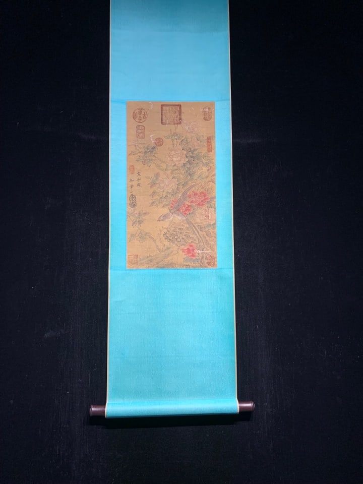 A Chinese Vertical Scroll Ink Painting of Flower and Bird on Silk,Zhao Ji: A Chinese Vertical Scroll Ink Painting of Flower and Bird on Silk,Zhao Ji,Size:(Without frame)21.3inx28 一幅中国水墨绢本花鸟画立