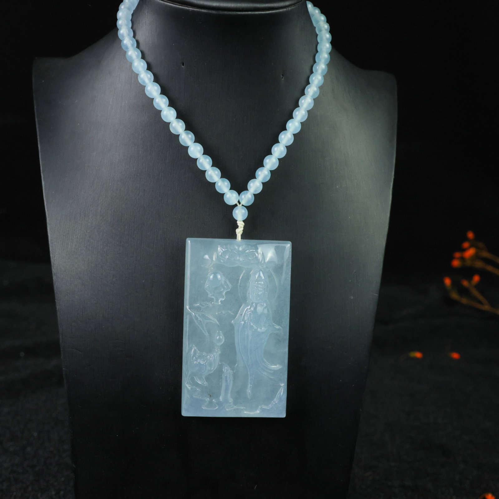 An Exquisite Jadeite Avalokitesvara Pattern Pendant: An Exquisite Jadeite Avalokitesvara Pattern Pendant，Size:75mmx45mmx11mm 翡翠观音像纹挂件