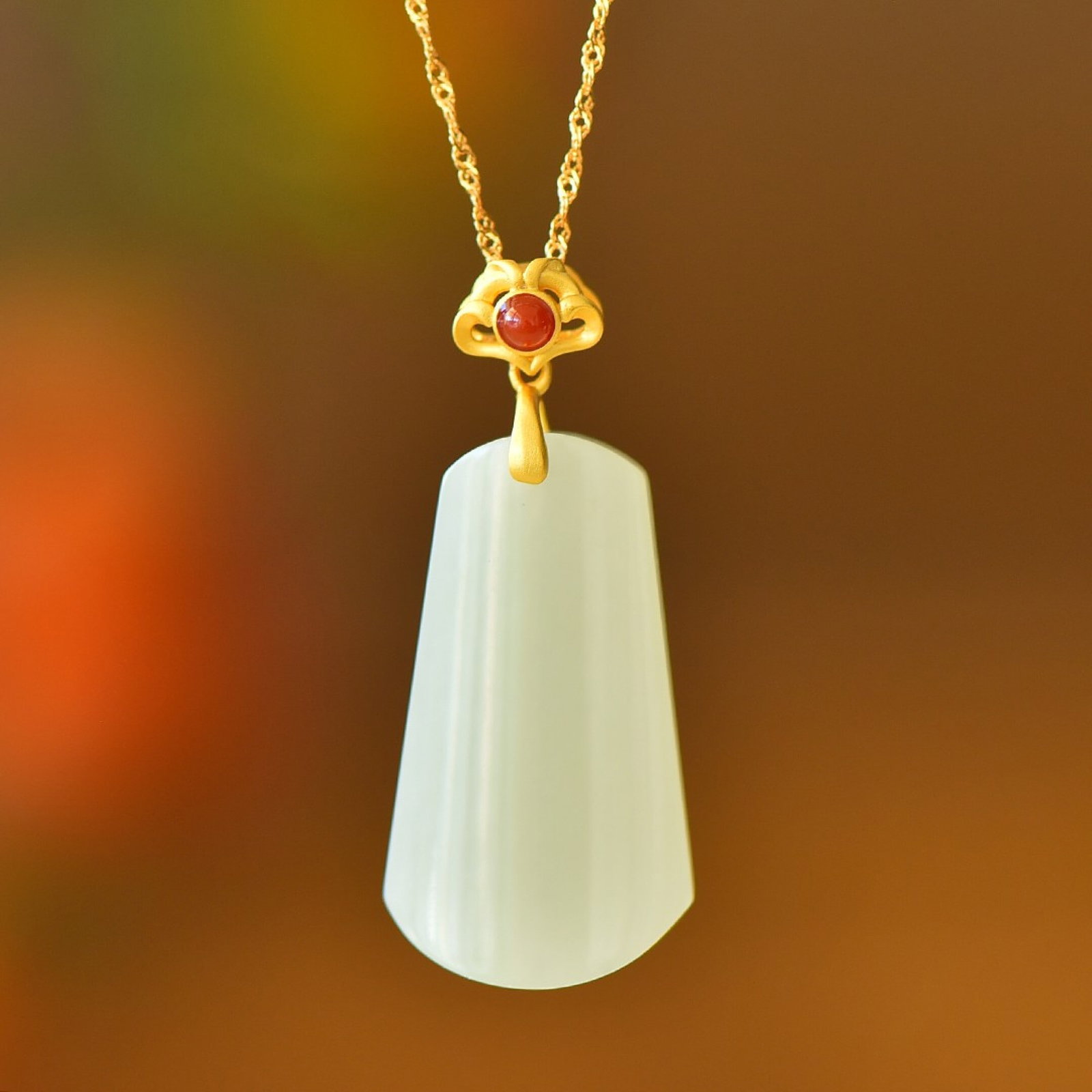 An Exquisite Sterling Silver-Gold Plated Inlaid White Jade Pendant: An Exquisite Sterling Silver-Gold Plated Inlaid White Jade Pendant,Size:19mmx34mm 纯银镀金镶白玉吊坠