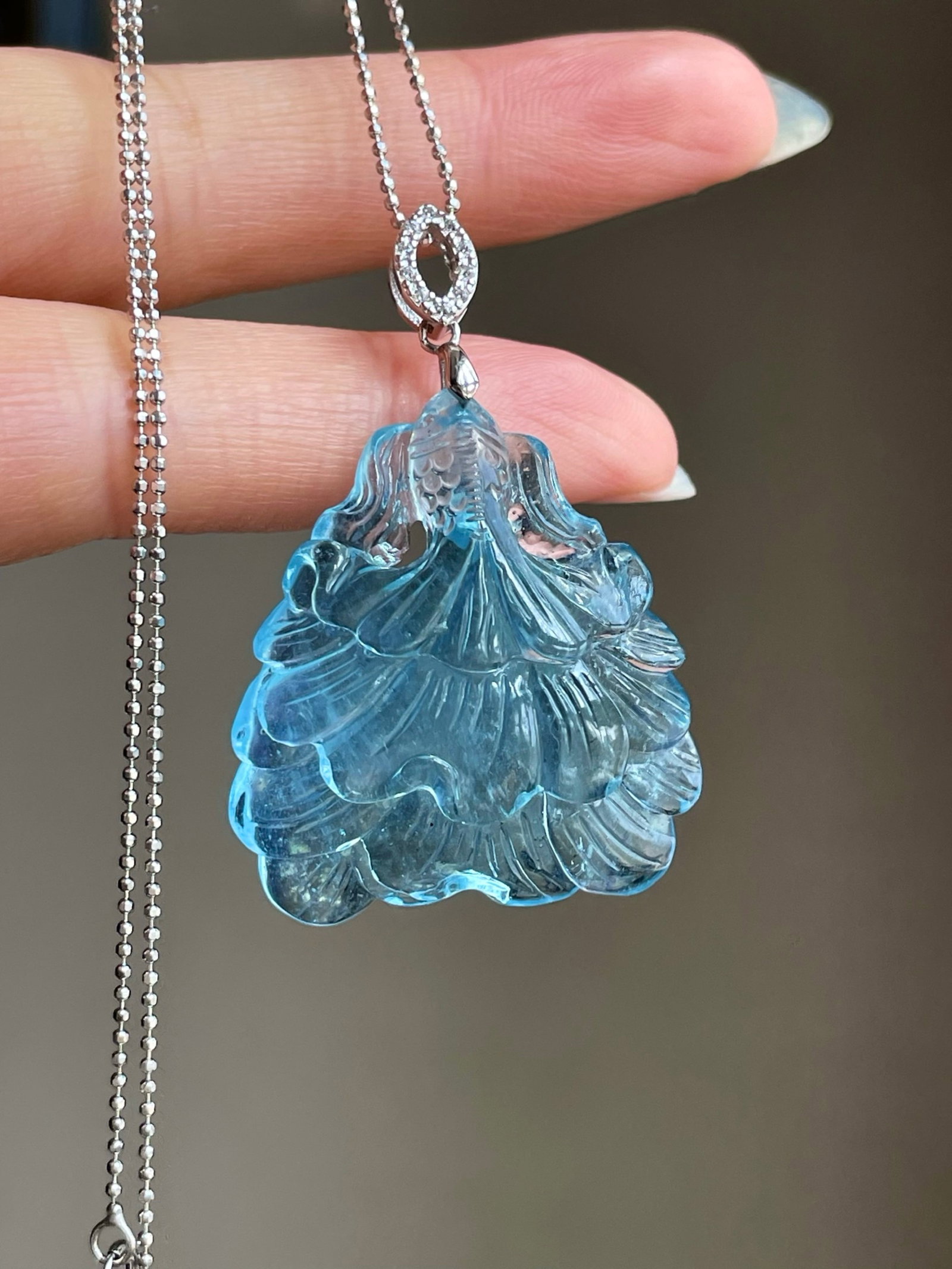 An Exquisite Sterling Silver Inlaid Aquamarine Goldfish Pendant: An Exquisite Sterling Silver Inlaid Aquamarine Goldfish Pendant,Size:34mmx30mmx11mm,Weight:11.3g。032314 纯银镶海蓝宝金鱼吊坠