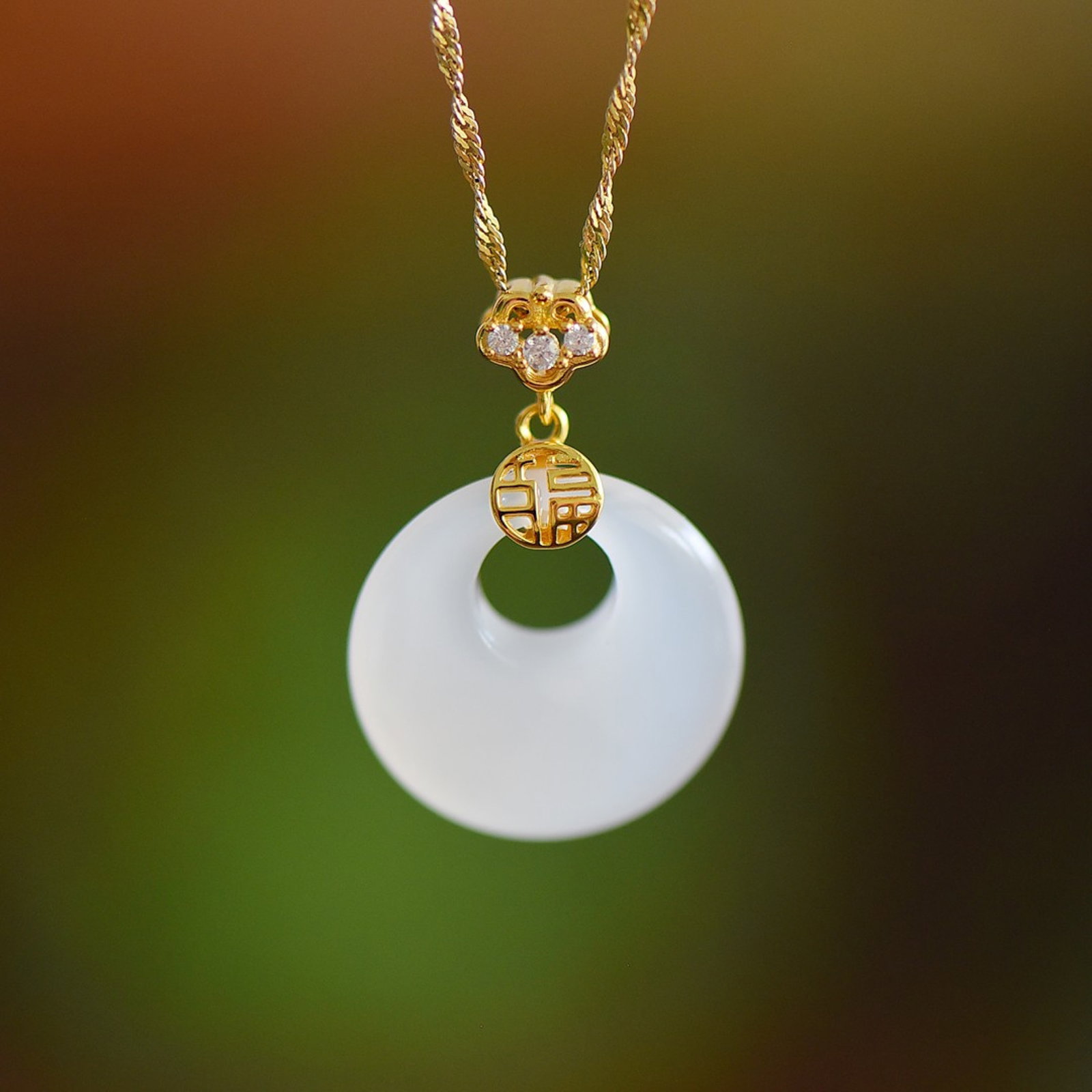 An Exquisite Sterling Silver-Gold Plated Inlaid Agate Pendant: An Exquisite Sterling Silver-Gold Plated Inlaid Agate Pendant,Size:20mmx20mm 纯银镀金镶玛瑙吊坠