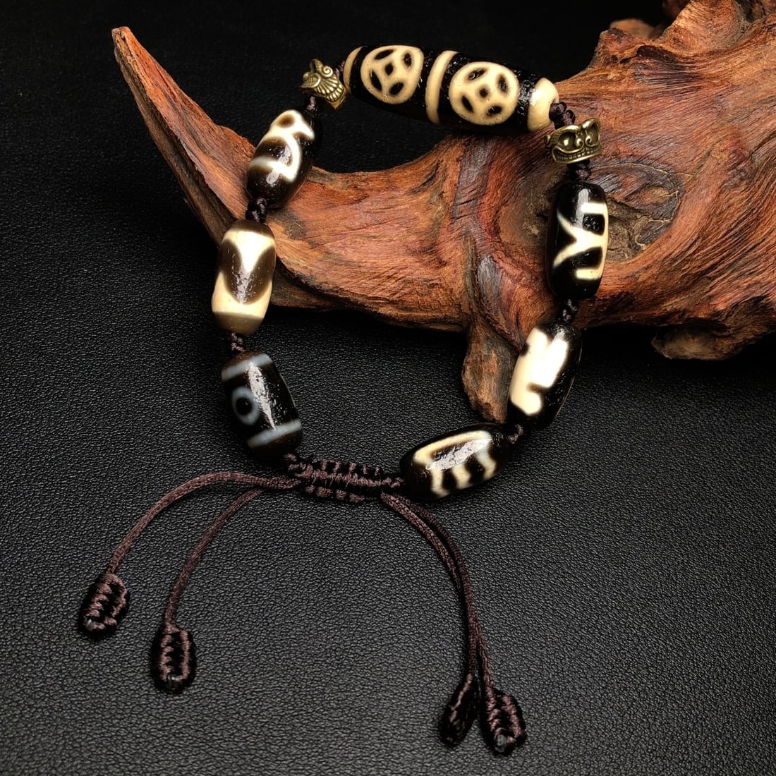 An Exquisite Dzi Bead Bracelets: An Exquisite Dzi Bead Bracelets,Size:38mmx12mm,19mmx10mm 天珠手串