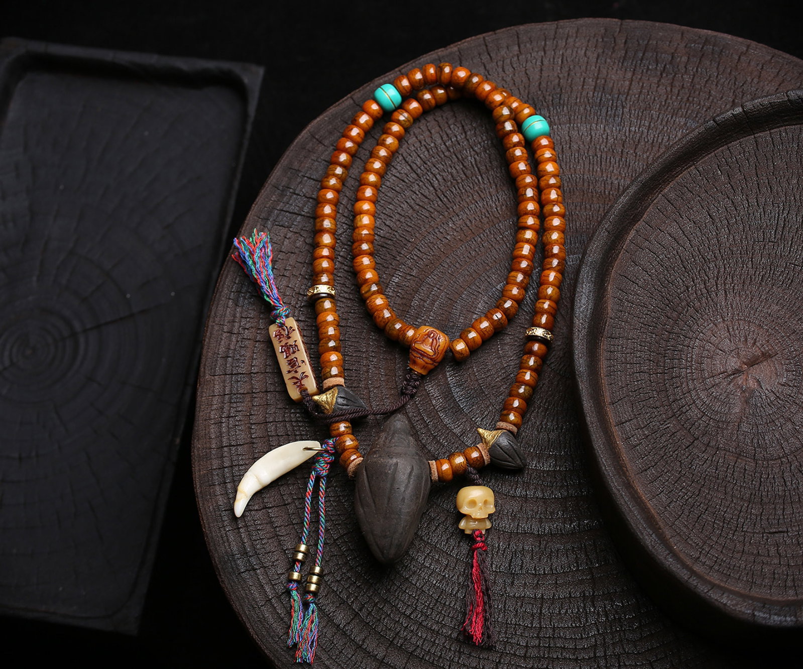 An Exquisite Pendant: An Exquisite Pendant,Size:8mmx6mm,54mmx25.8mm,Total Weight:95.7g 挂件