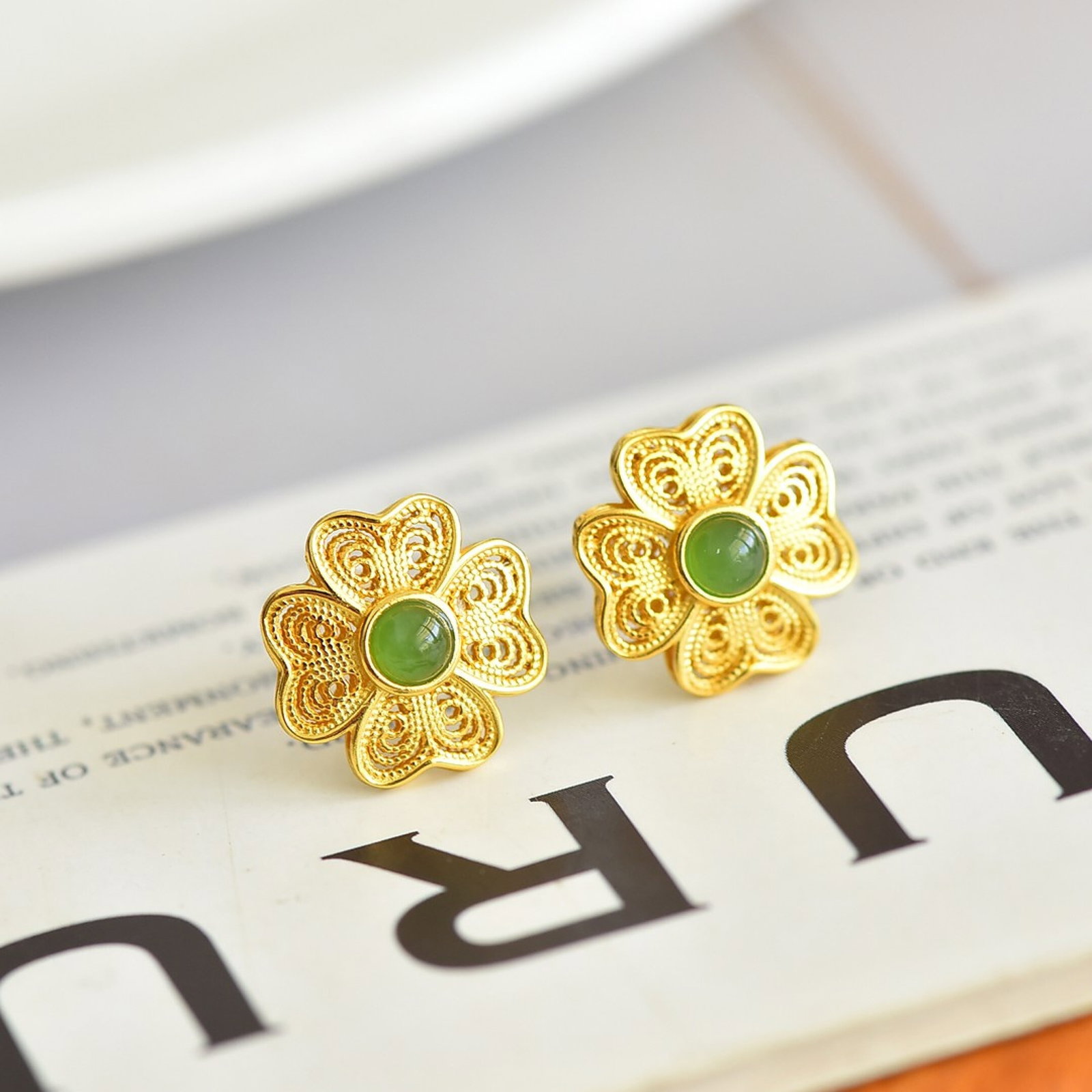 A Pair of Exquisite Sterling Silver-Gold Plated Inlaid Jasper Earrings: A Pair of Exquisite Sterling Silver-Gold Plated Inlaid Jasper Earring,Size:4mmx4mm 一对纯银镀金镶碧玉耳钉