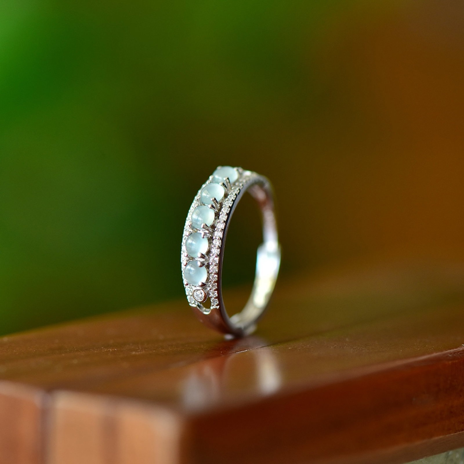 An Exquisite Sterling Silver Inlaid Jadeite Ring,Inlaid Diamond: An Exquisite Sterling Silver Inlaid Jadeite Ring,Inlaid Diamond,Size:3mmx3mm 纯银镶翡翠戒指,嵌钻石