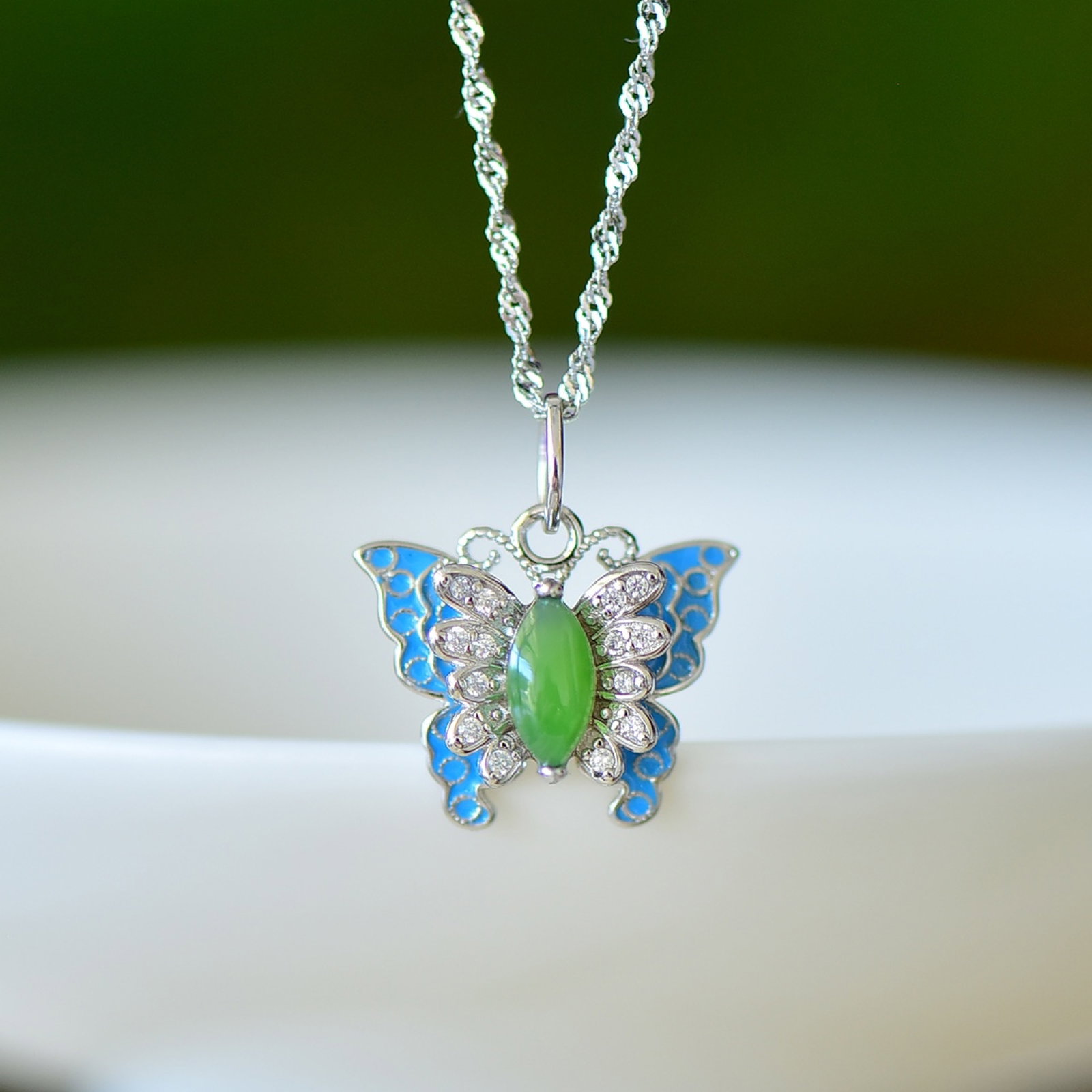 An Exquisite Sterling Silver Inlaid Jasper Enamel Pendant,Inlaid Diamond: An Exquisite Sterling Silver Inlaid Jasper Enamel Pendant,Inlaid Diamond,Size:4mmx8mm 纯银镶碧玉珐琅吊坠,嵌钻石